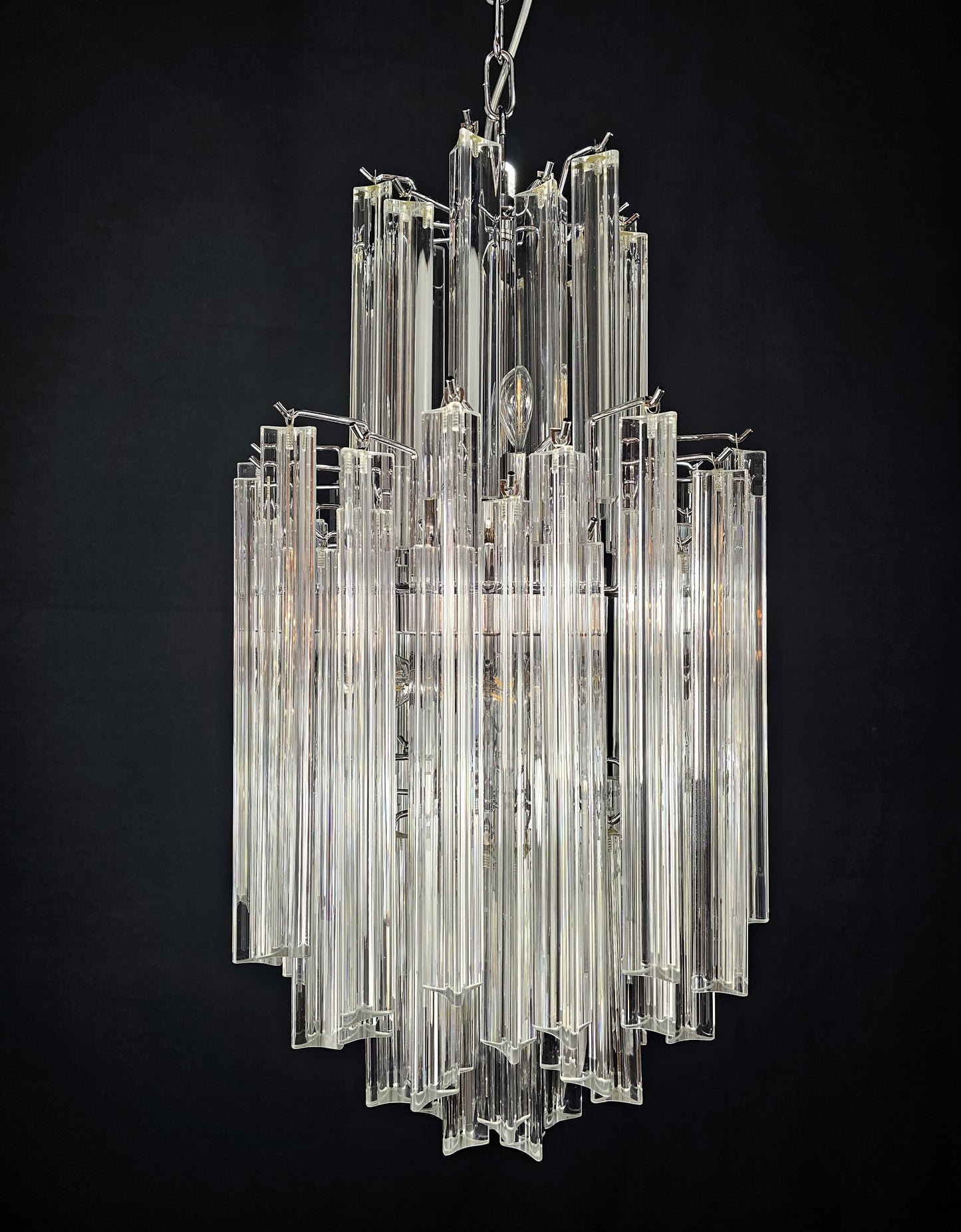Lampadario Vintage di Murano, stile Venini, anni'70. Con vetri prismi triedri di Murano in cristallo. Designed and made in Venice Italy.