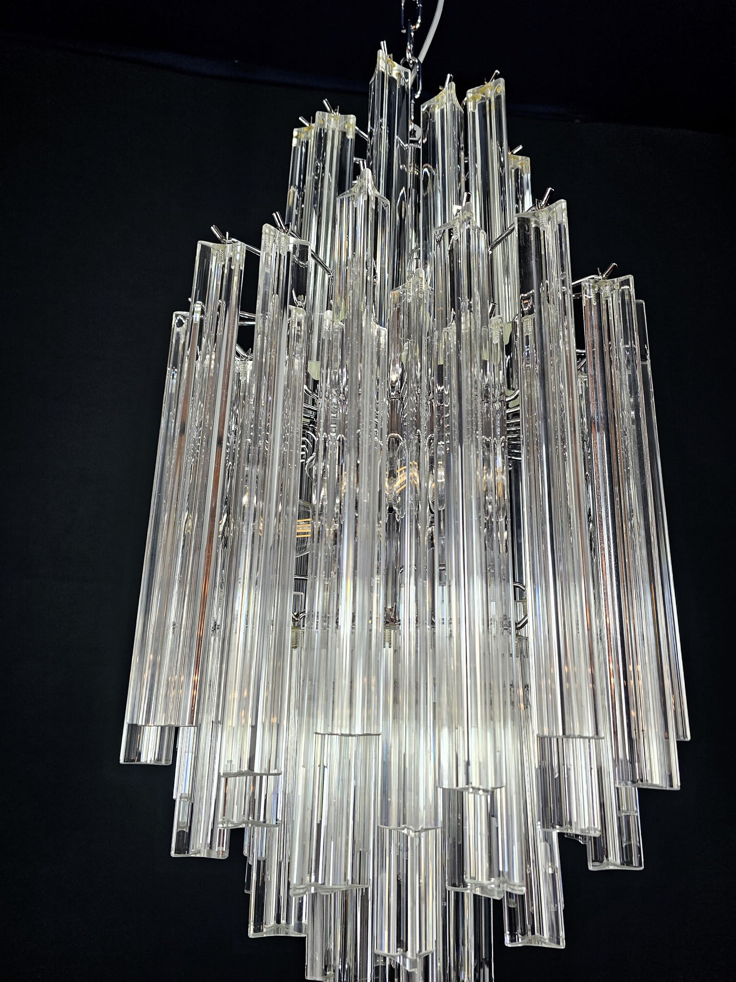 Lampadario Vintage di Murano, stile Venini, anni'70. Con vetri prismi triedri di Murano in cristallo. Designed and made in Venice Italy.