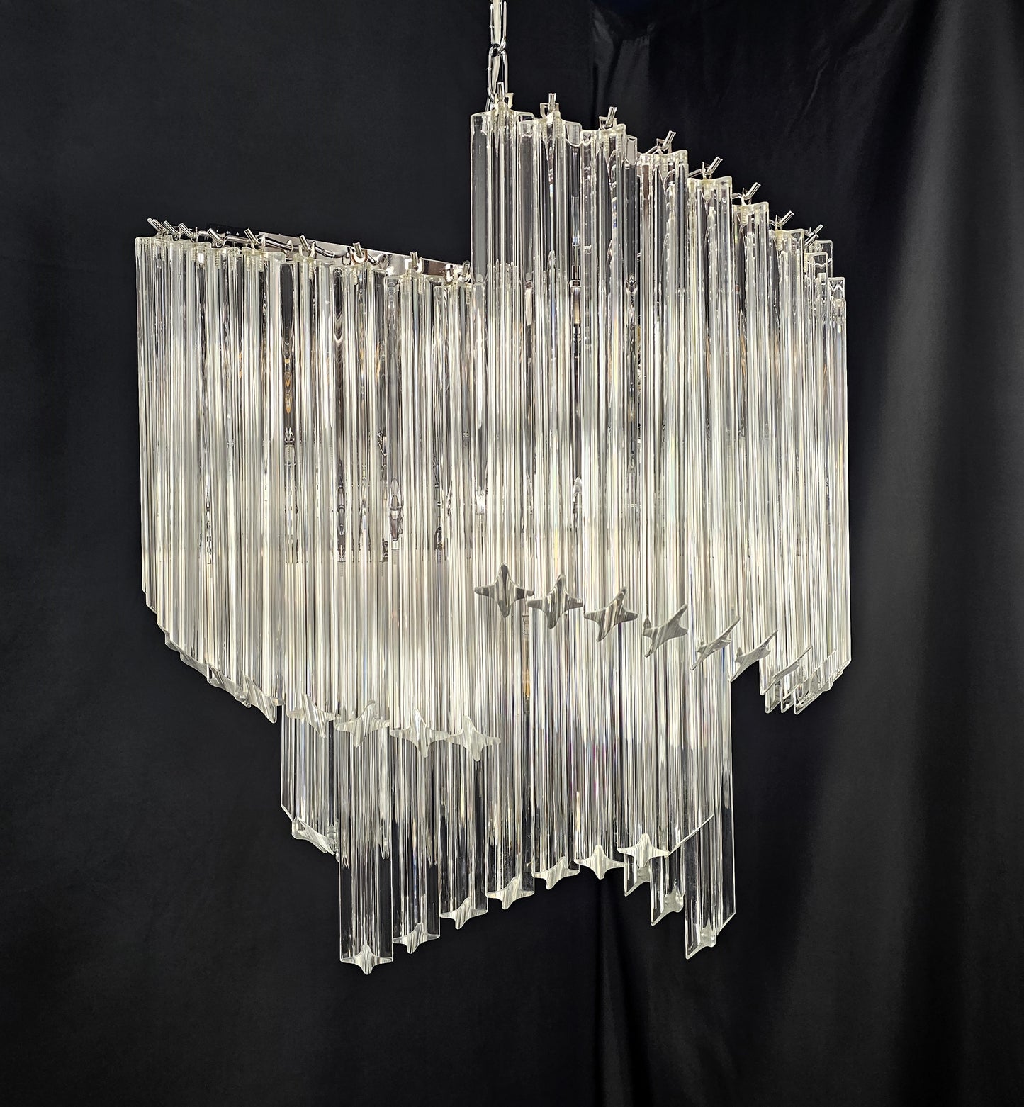 Lampadario Vintage Murano, stile Venini, anni'80.Modello ventaglio.Vetri prismi quadriedri di Murano incristallo.Designed and Made in Italy.