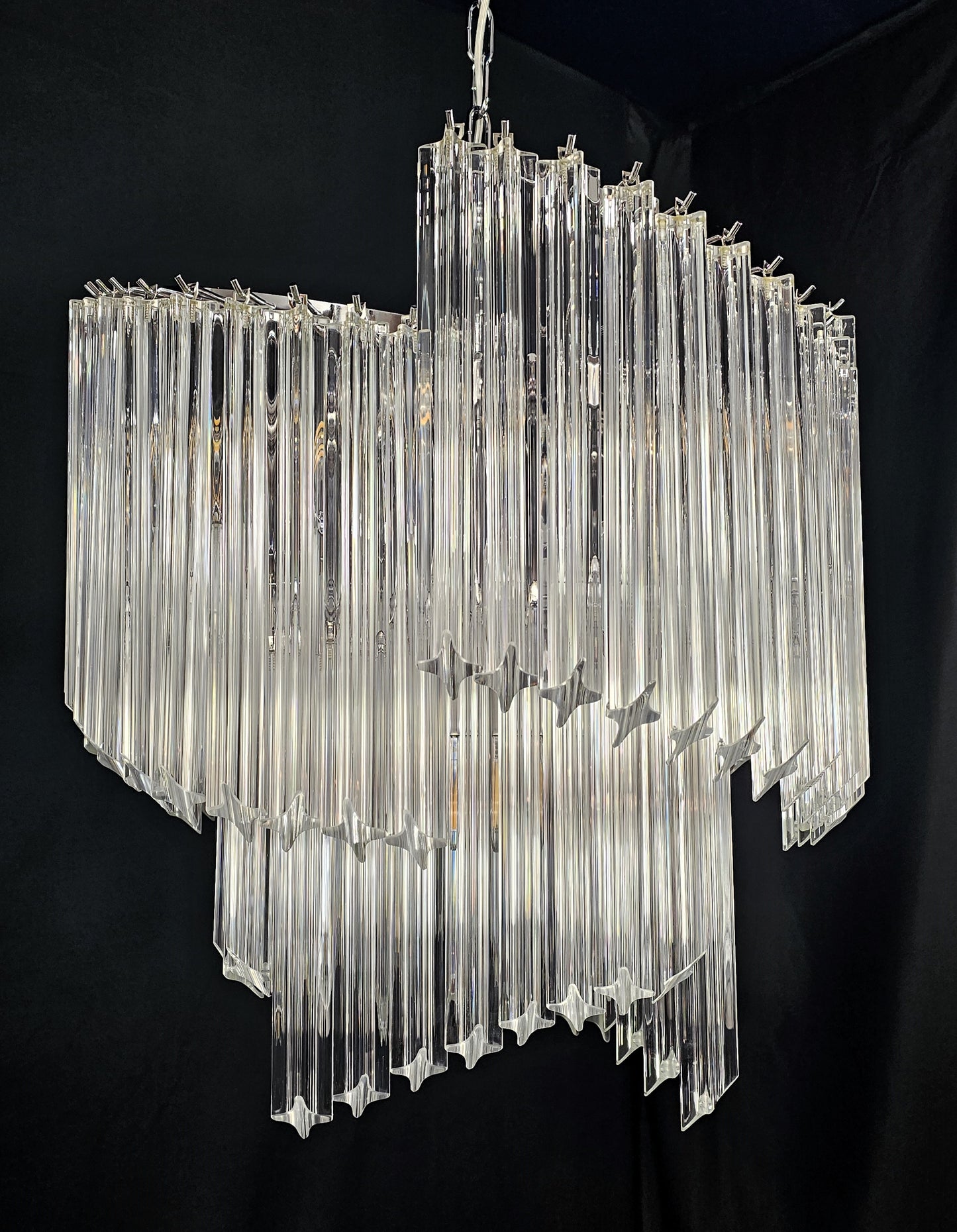 Lampadario Vintage Murano, stile Venini, anni'80.Modello ventaglio.Vetri prismi quadriedri di Murano incristallo.Designed and Made in Italy.