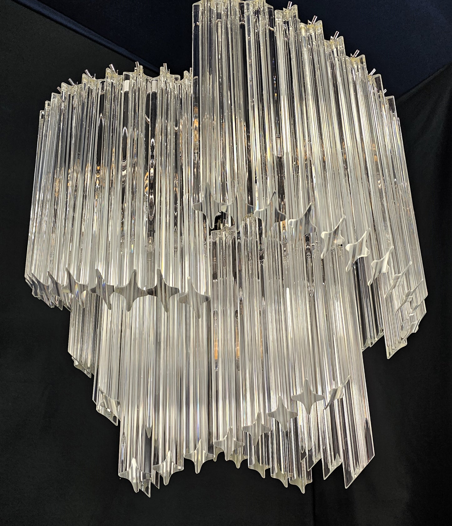 Lampadario Vintage Murano, stile Venini, anni'80.Modello ventaglio.Vetri prismi quadriedri di Murano incristallo.Designed and Made in Italy.