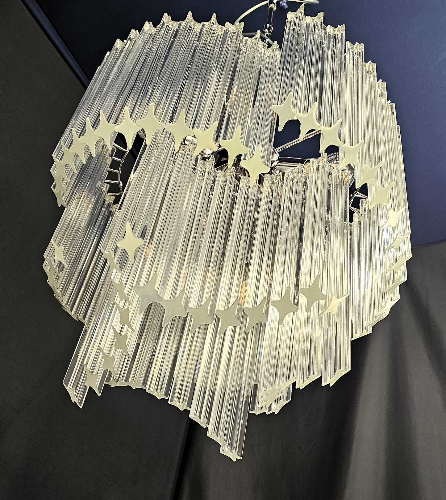 Lampadario Vintage Murano, stile Venini, anni'80.Modello ventaglio.Vetri prismi quadriedri di Murano incristallo.Designed and Made in Italy.