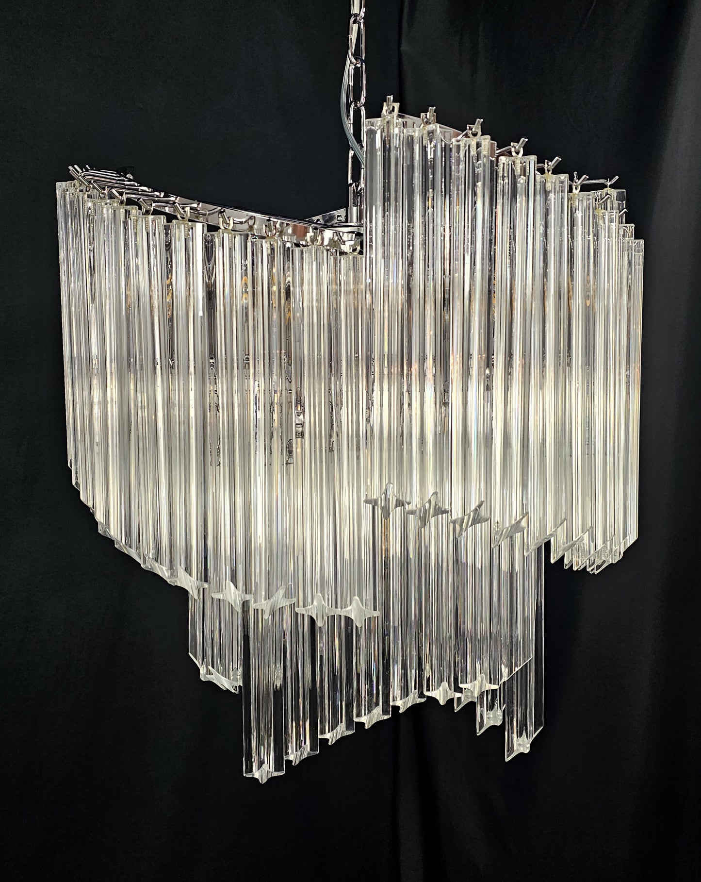 Lampadario Vintage Murano, stile Venini, anni'80.Modello ventaglio.Vetri prismi quadriedri di Murano incristallo.Designed and Made in Italy.