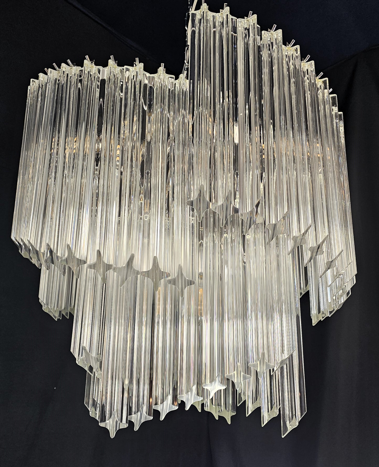 Lampadario Vintage Murano, stile Venini, anni'80.Modello ventaglio.Vetri prismi quadriedri di Murano incristallo.Designed and Made in Italy.