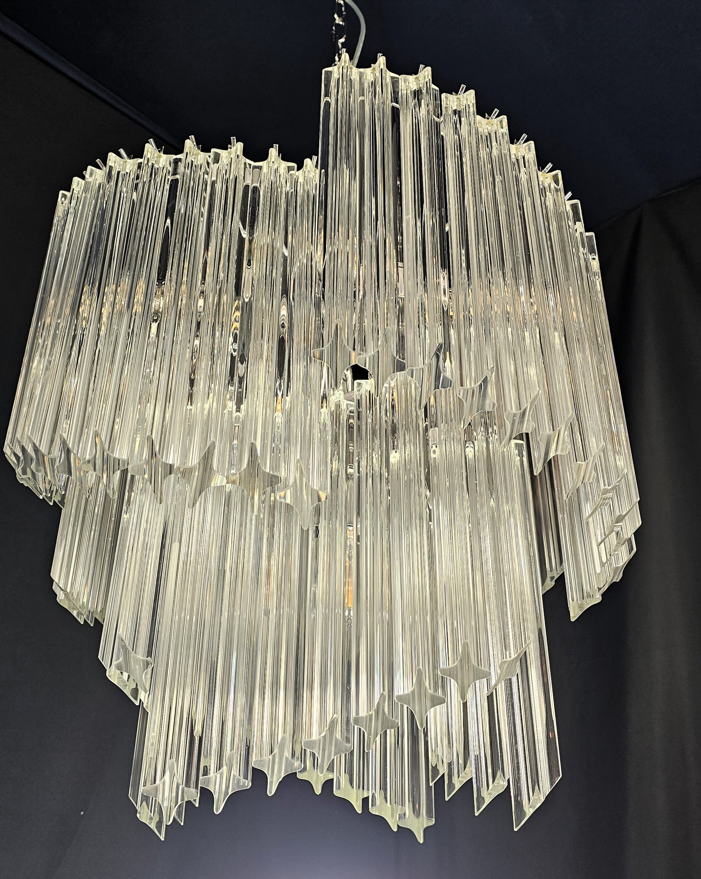 Lampadario Vintage Murano, stile Venini, anni'80.Modello ventaglio.Vetri prismi quadriedri di Murano incristallo.Designed and Made in Italy.