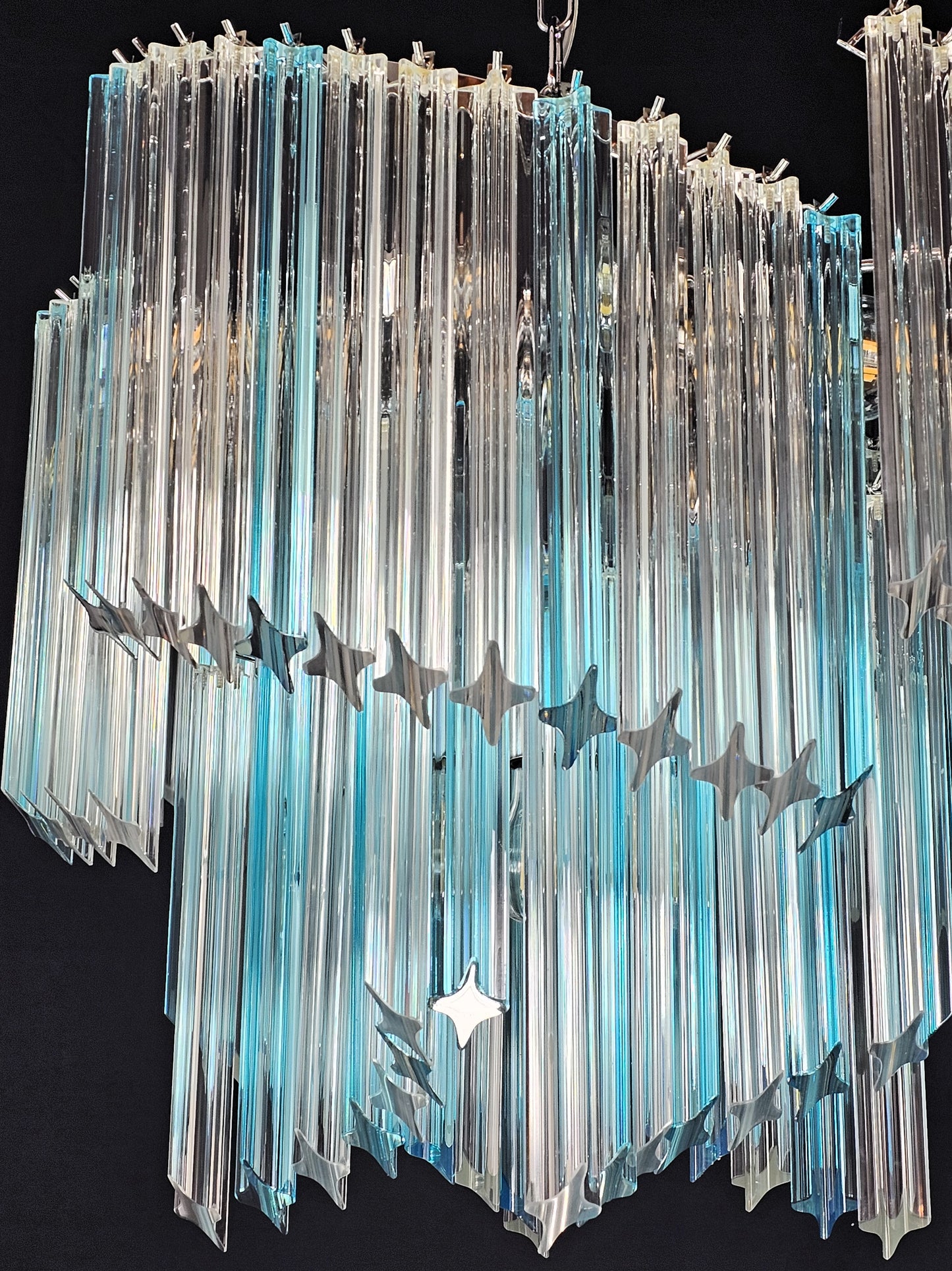 Lampadario Vintage Murano, stile Venini, anni'80.Modello Ventaglio.Vetri prismi di Murano cristallo e acquamare. Designed and Made in Italy.