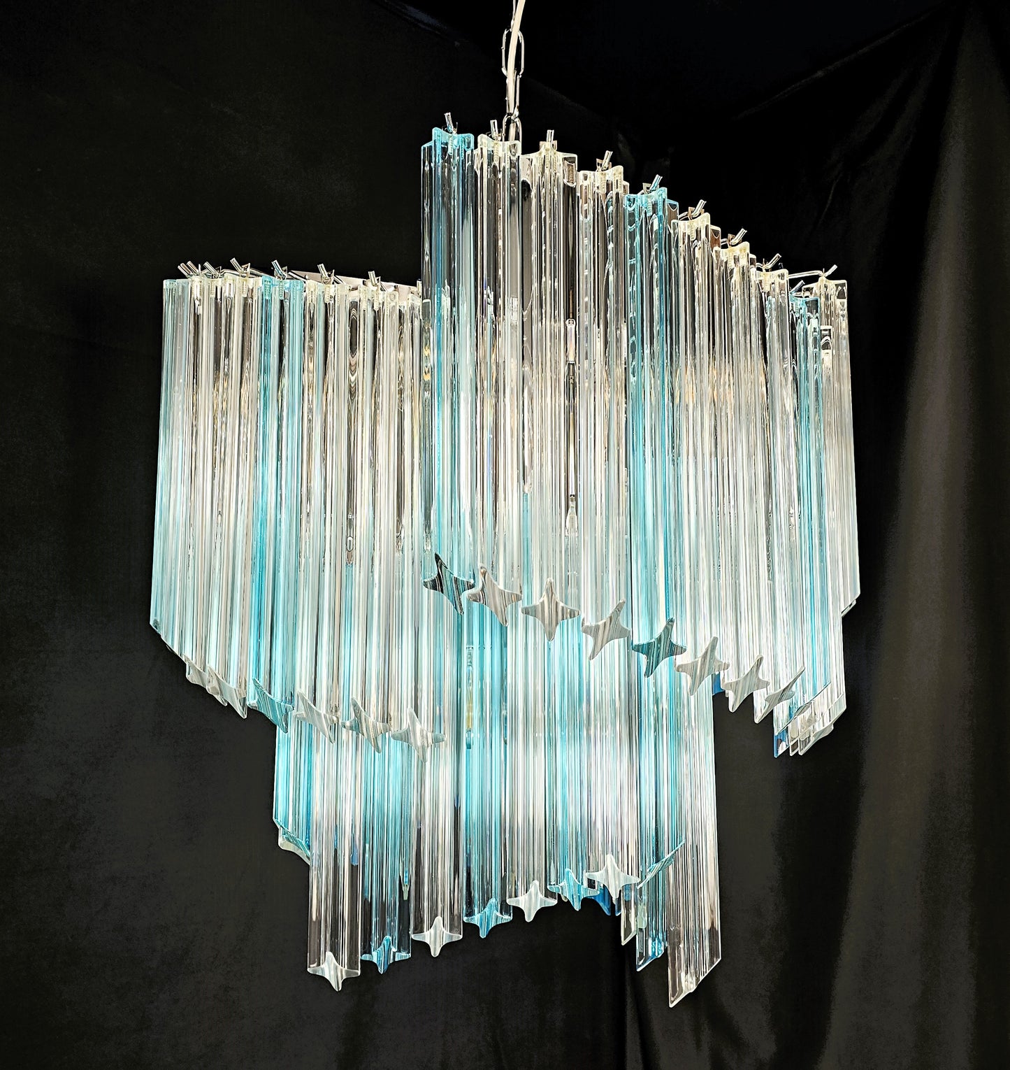 Lampadario Vintage Murano, stile Venini, anni'80.Modello Ventaglio.Vetri prismi di Murano cristallo e acquamare. Designed and Made in Italy.