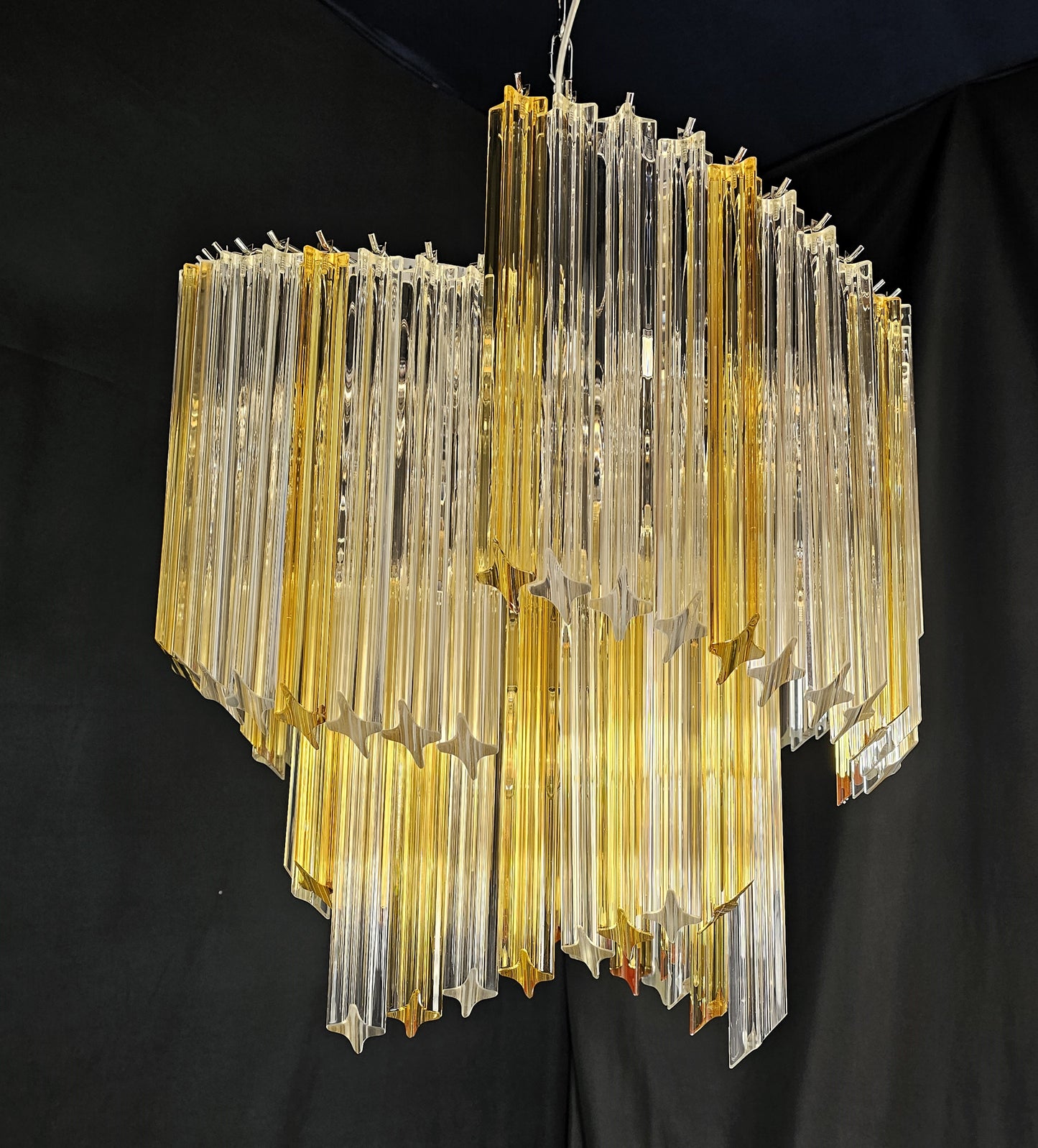 Lampadario Vintage Murano, stile Venini, anni'80. A ventaglio. Vetri prismi di Murano cristallo e ambra. Designed and Made in Venice,Italy.