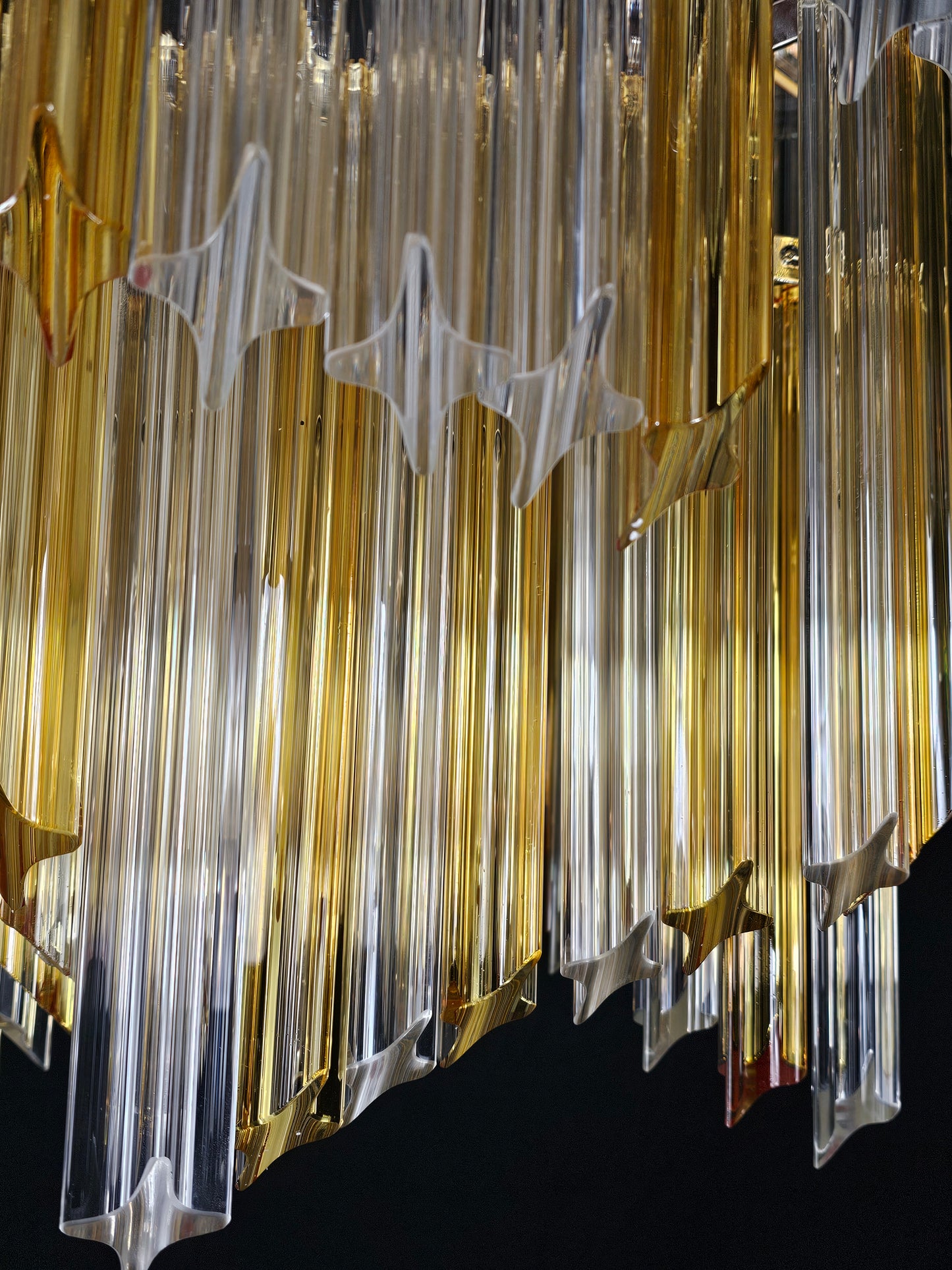 Lampadario Vintage Murano, stile Venini, anni'80. A ventaglio. Vetri prismi di Murano cristallo e ambra. Designed and Made in Venice,Italy.