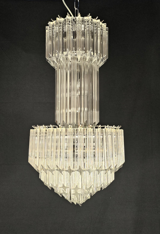 Lampadario Vintage di Murano, stile Venini, anni'70. Con vetri di Murano prismi quadriedri in cristallo. Designed and made in Venice Italy.