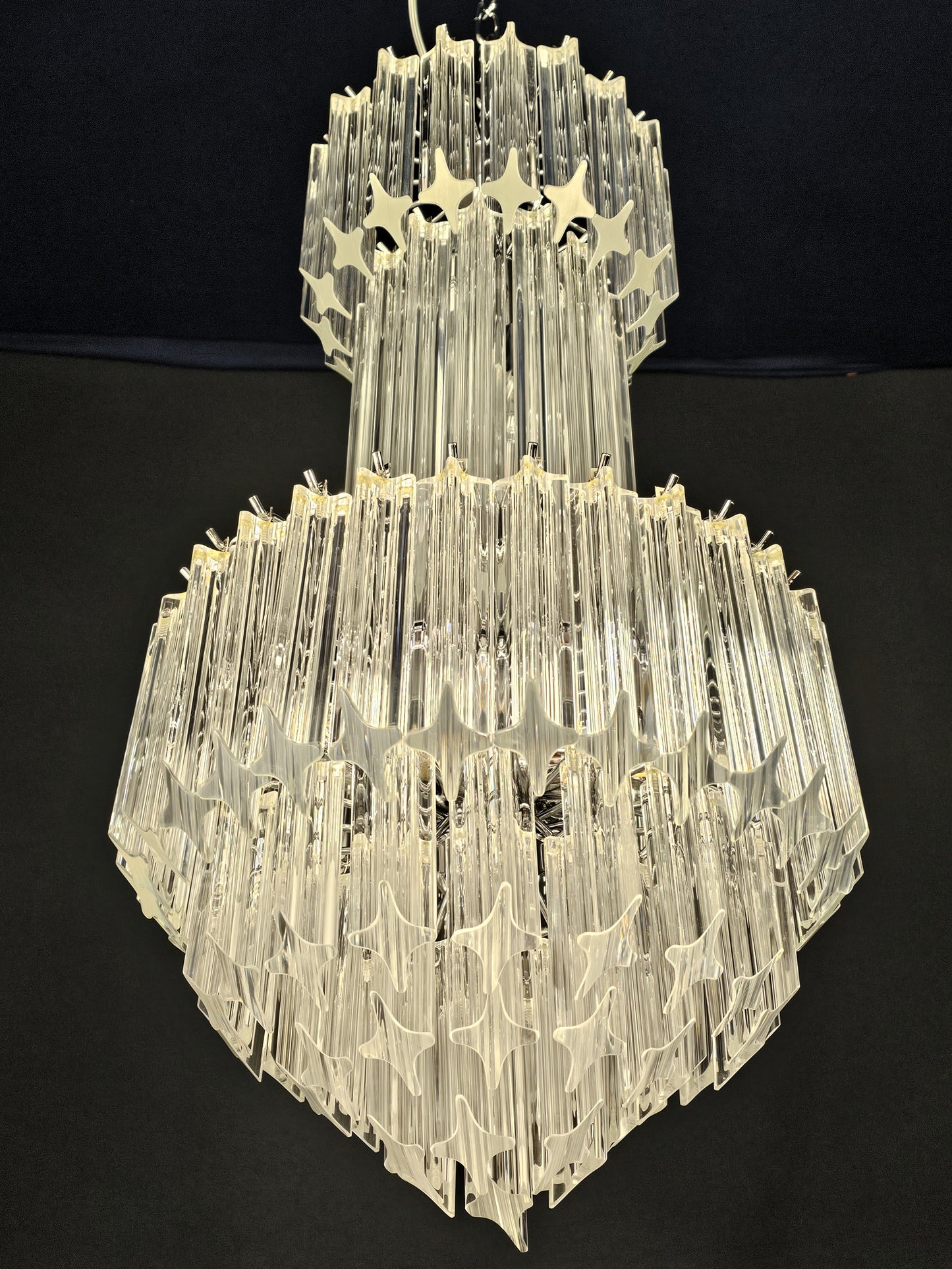 Lampadario Vintage di Murano, stile Venini, anni'70. Con vetri di Murano prismi quadriedri in cristallo. Designed and made in Venice Italy.