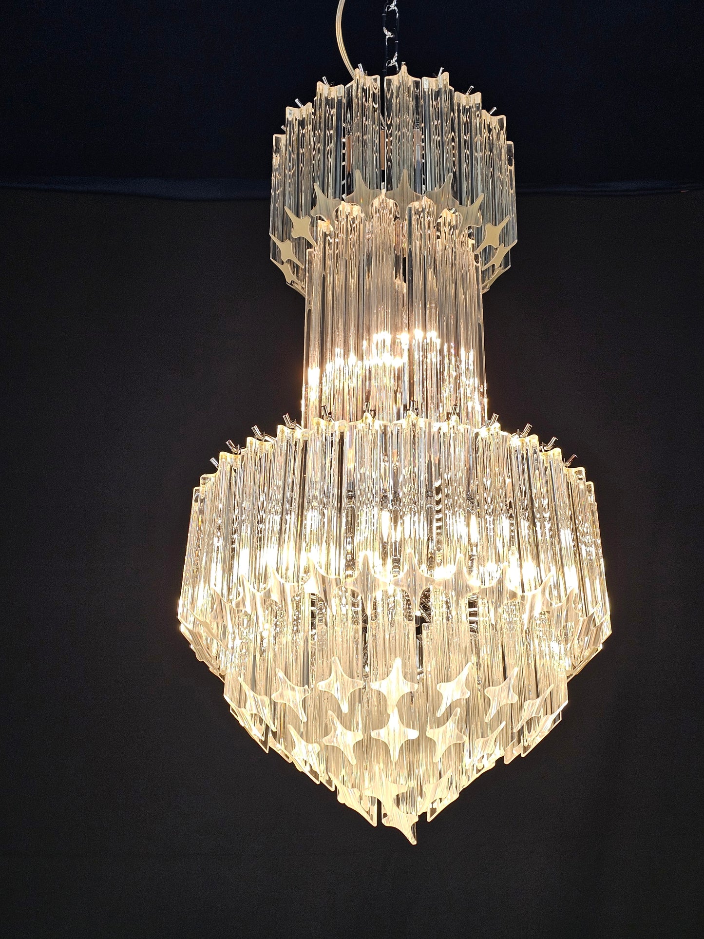 Lampadario Vintage di Murano, stile Venini, anni'70. Con vetri di Murano prismi quadriedri in cristallo. Designed and made in Venice Italy.