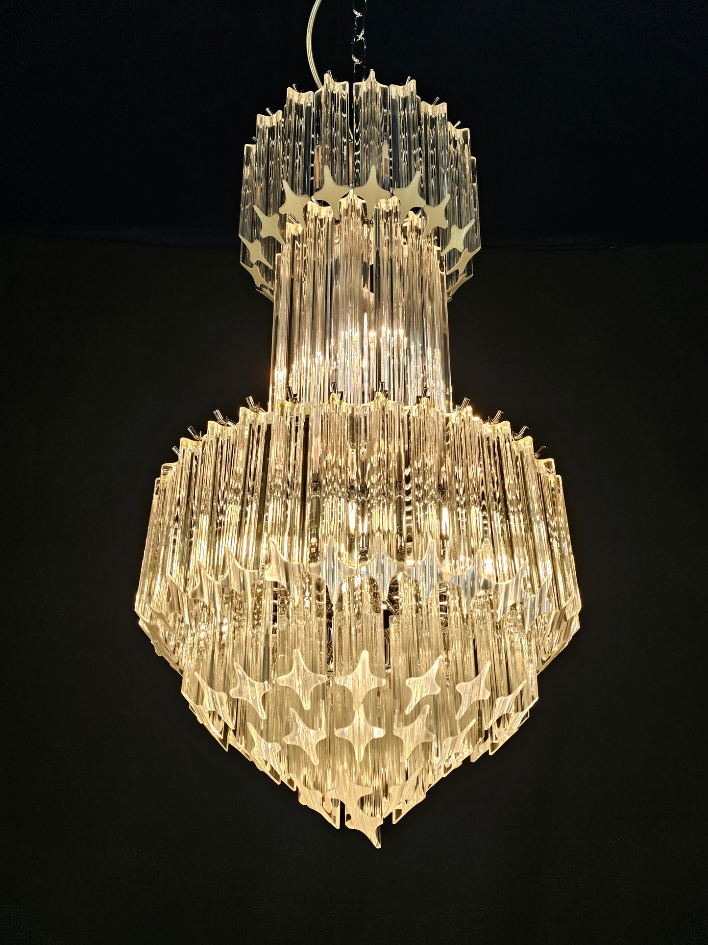 Lampadario Vintage di Murano, stile Venini, anni'70. Con vetri di Murano prismi quadriedri in cristallo. Designed and made in Venice Italy.