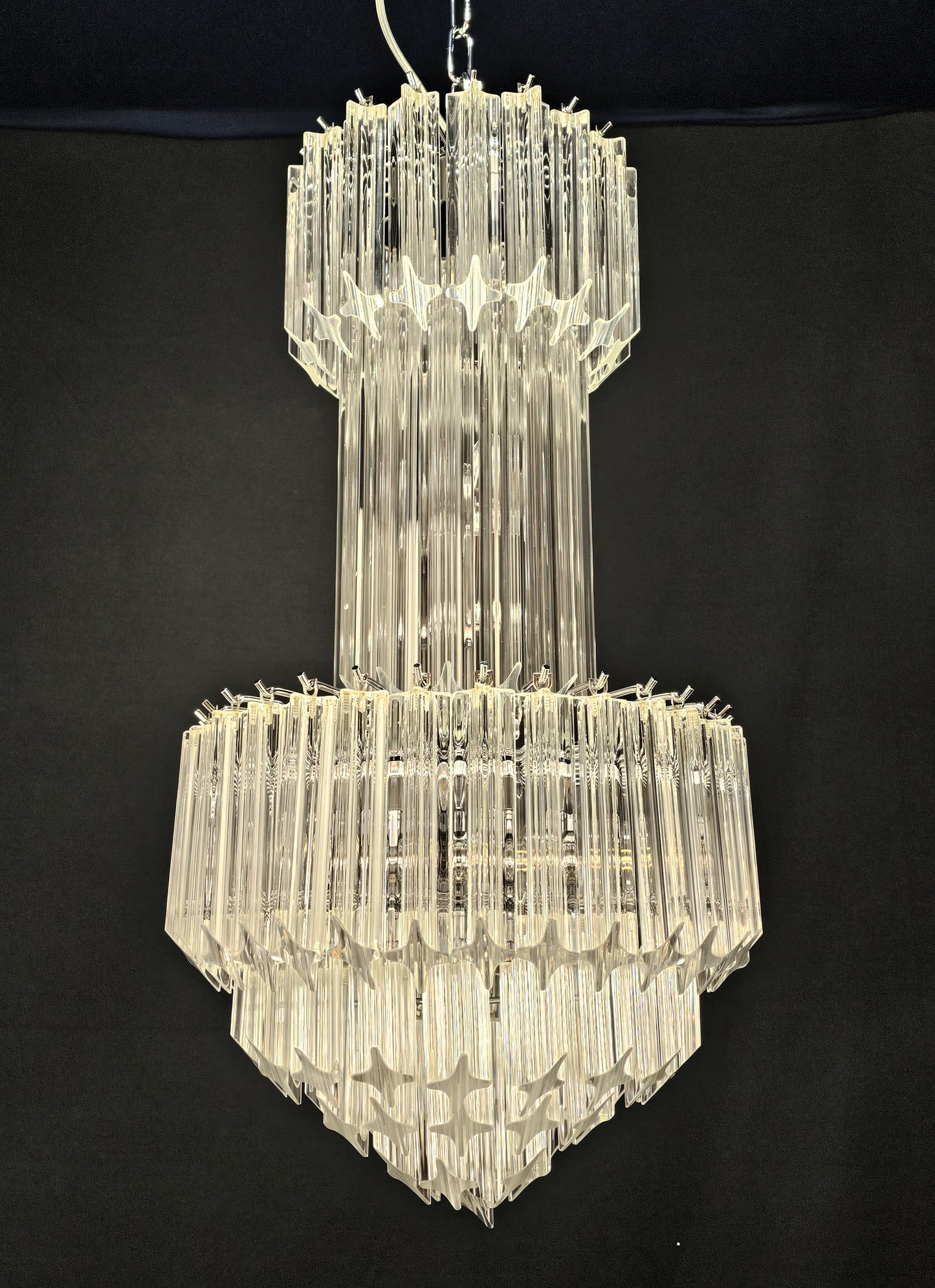 Lampadario Vintage di Murano, stile Venini, anni'70. Con vetri di Murano prismi quadriedri in cristallo. Designed and made in Venice Italy.
