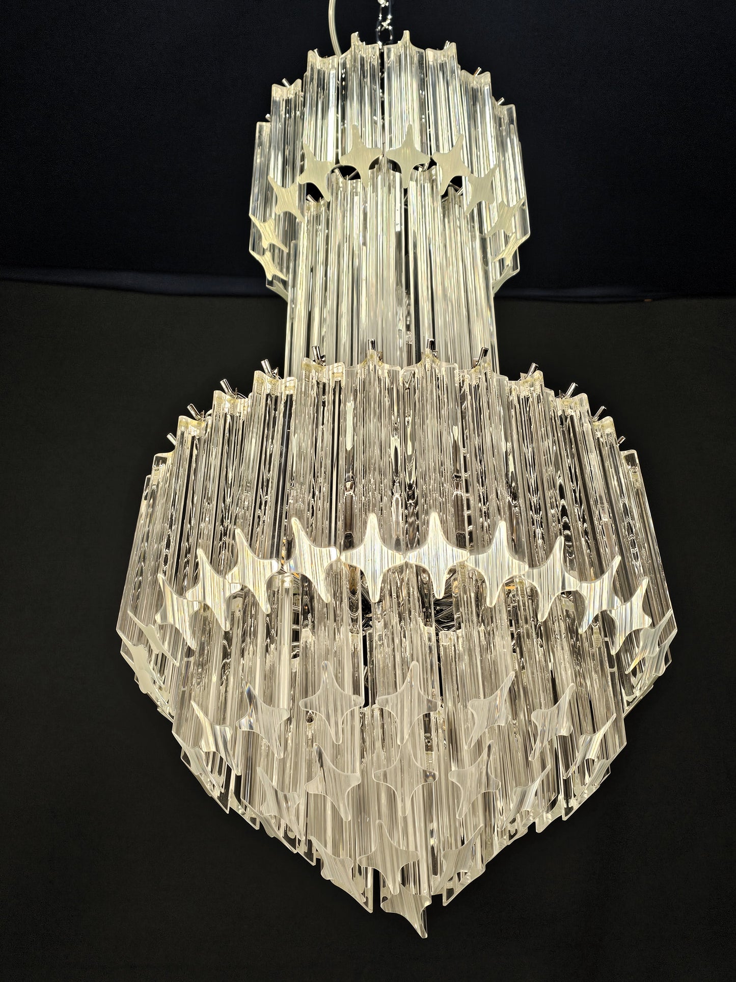 Lampadario Vintage di Murano, stile Venini, anni'70. Con vetri di Murano prismi quadriedri in cristallo. Designed and made in Venice Italy.