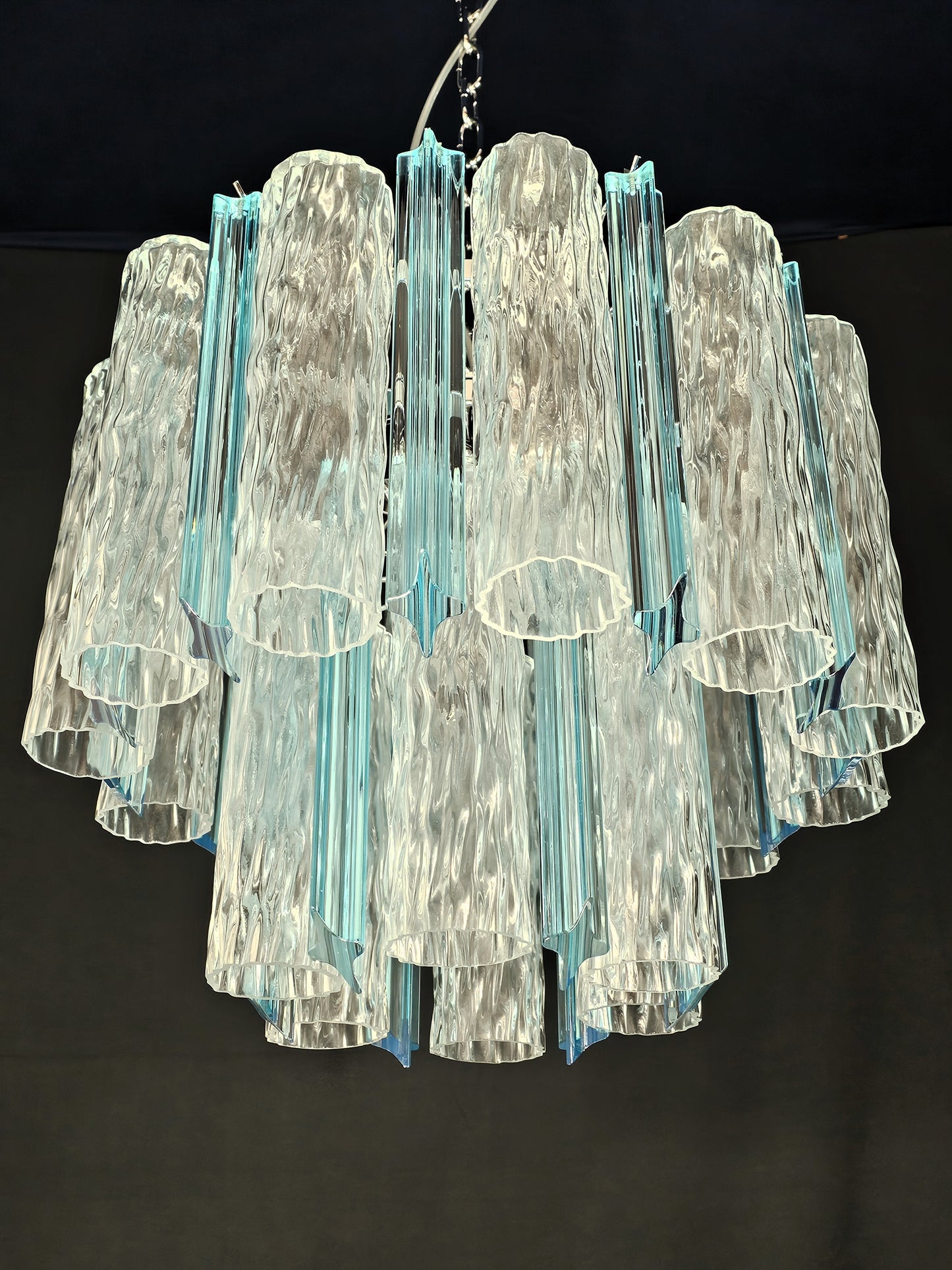 Lampadario Vintage di Murano, stile Barovier, anni'80. Con vetri di Murano prismi e tubi cilindro in cristallo. Designed and made in Italy