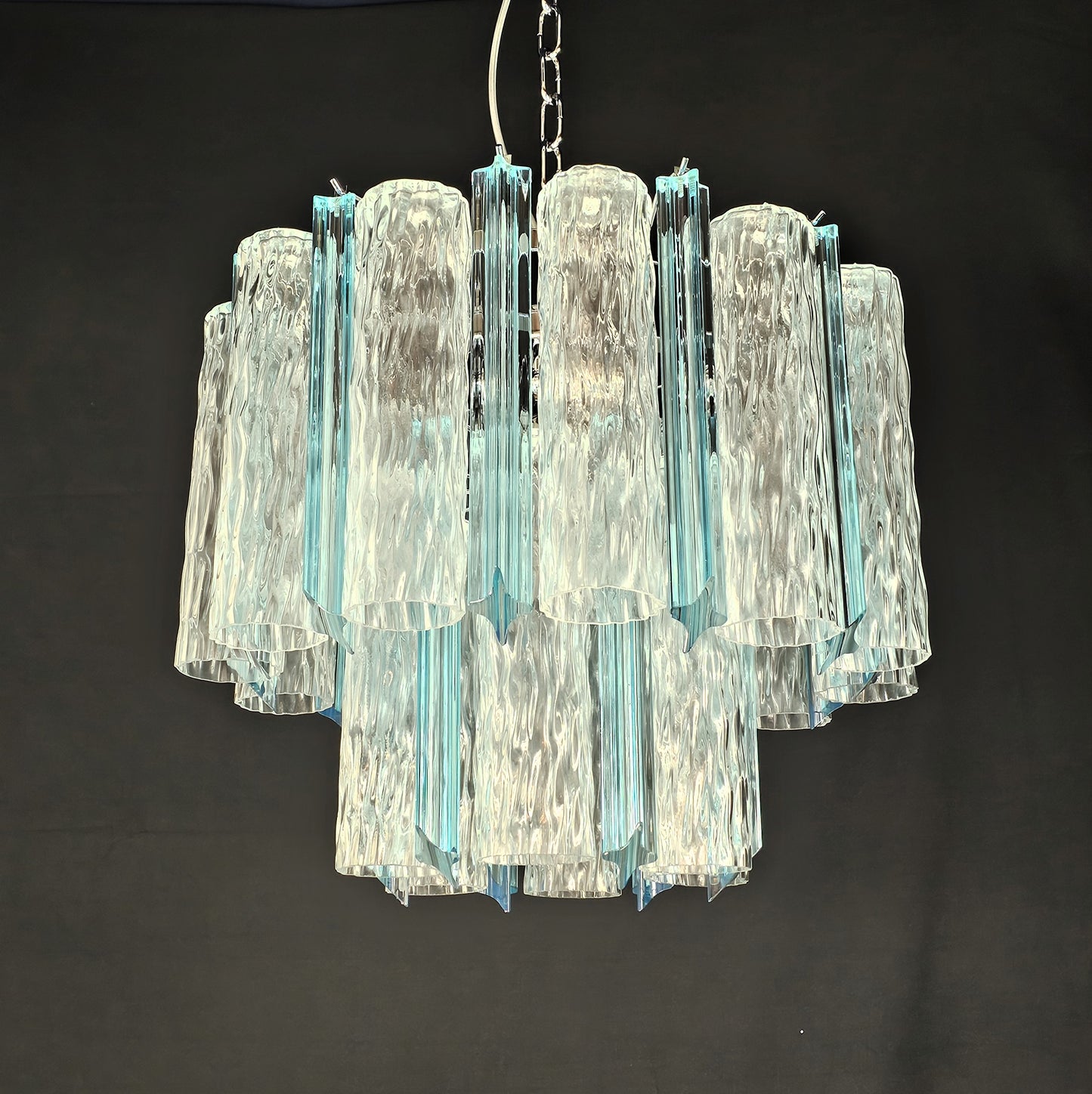 Lampadario Vintage di Murano, stile Barovier, anni'80. Con vetri di Murano prismi e tubi cilindro in cristallo. Designed and made in Italy