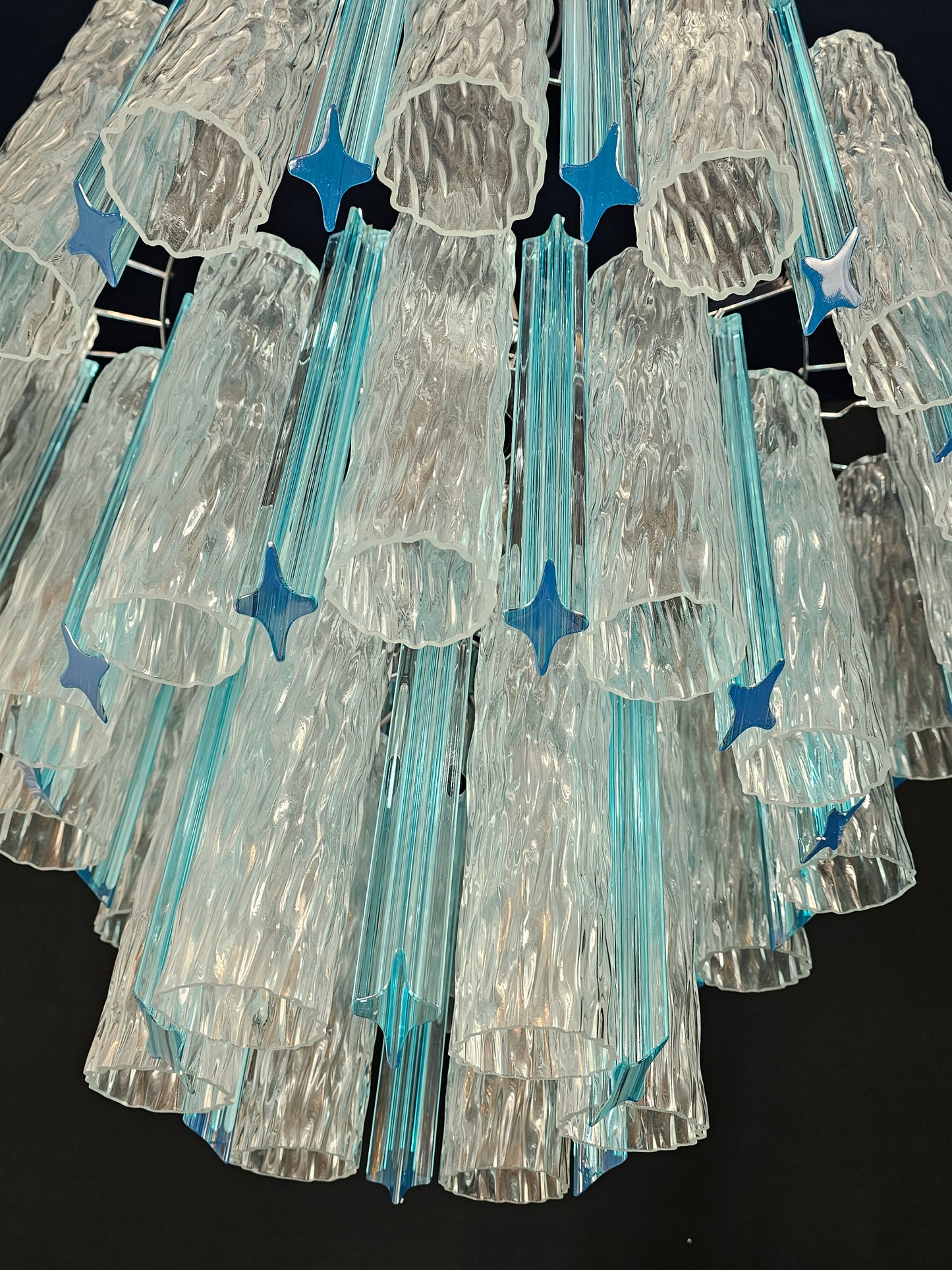 Lampadario Vintage di Murano, stile Barovier, anni'80. Con vetri di Murano prismi e tubi cilindro cristallo. Designed and made in Italy