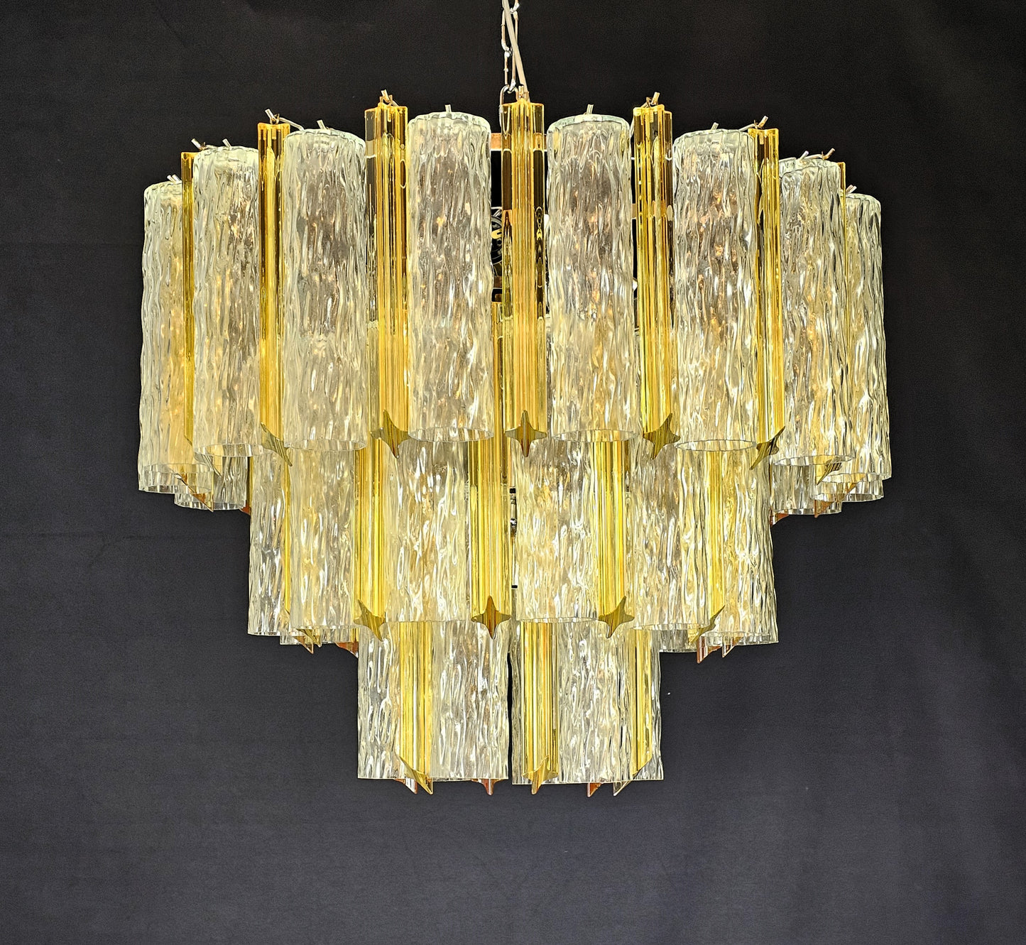 Lampadario Vintage di Murano, stile Barovier, anni'80. Vetri di Murano prismi quadriedri e cilindro. Designed and made in Venice, Italy