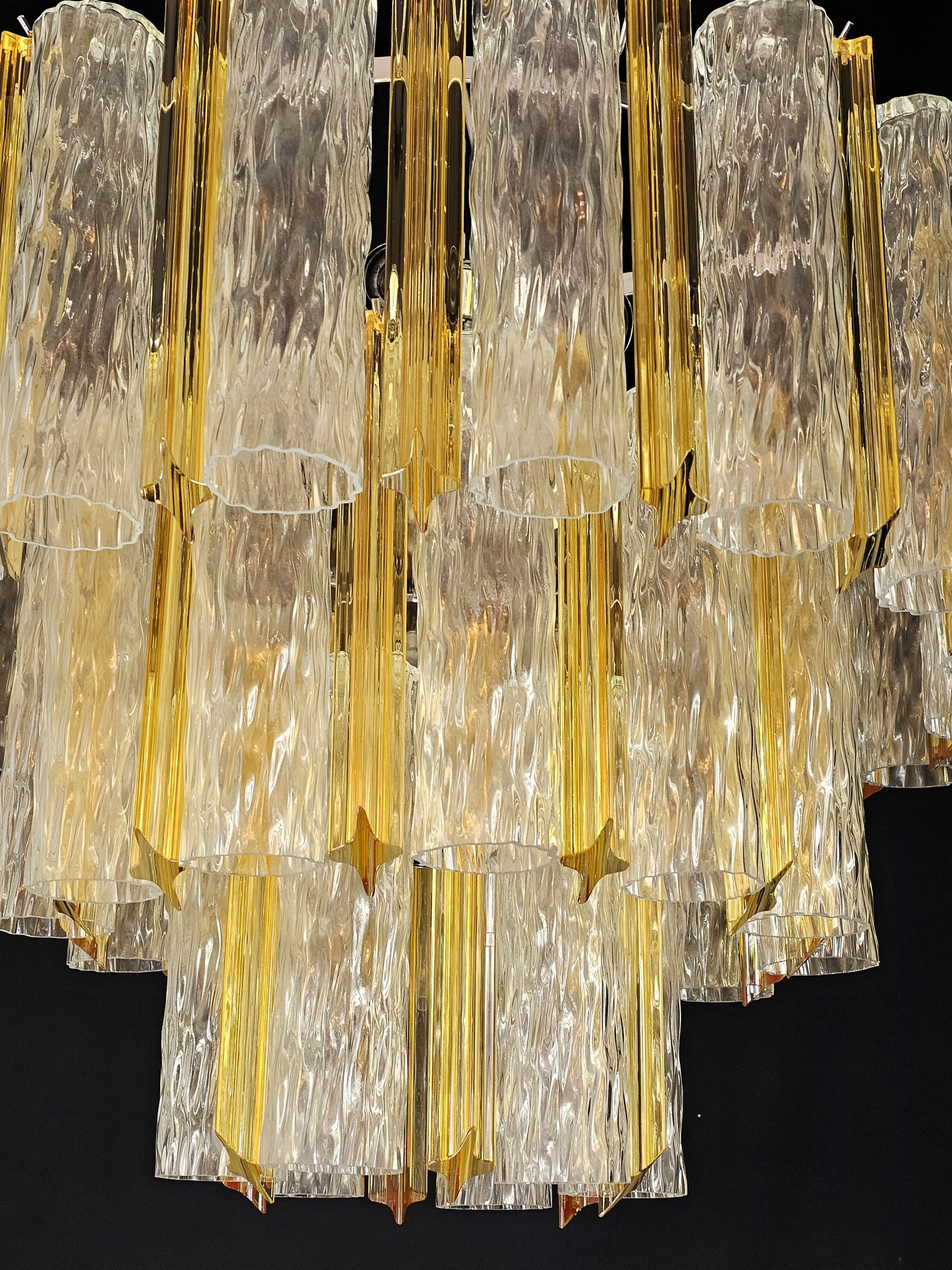 Lampadario Vintage di Murano, stile Barovier, anni'80. Vetri di Murano prismi quadriedri e cilindro. Designed and made in Venice, Italy