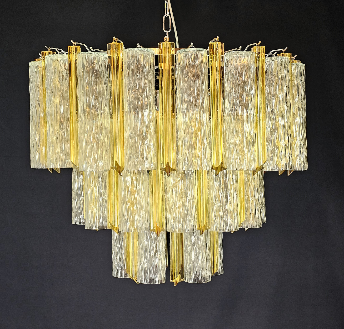Lampadario Vintage di Murano, stile Barovier, anni'80. Vetri di Murano prismi quadriedri e cilindro. Designed and made in Venice, Italy