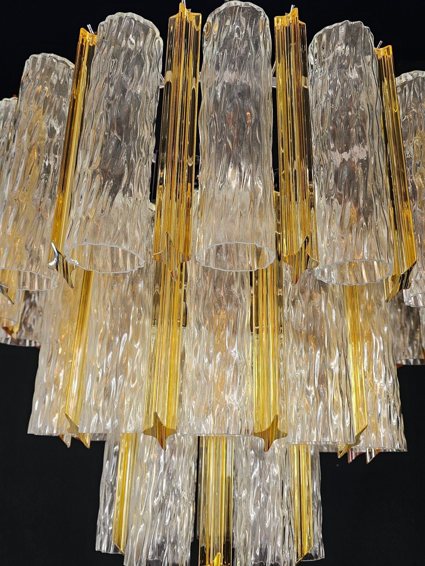 Lampadario Vintage di Murano, stile Barovier, anni'80. Vetri di Murano prismi quadriedri e cilindro. Designed and made in Venice, Italy