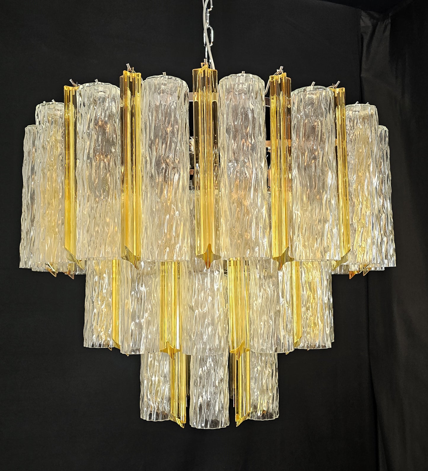 Lampadario Vintage di Murano, stile Barovier, anni'80. Vetri di Murano prismi quadriedri e cilindro. Designed and made in Venice, Italy