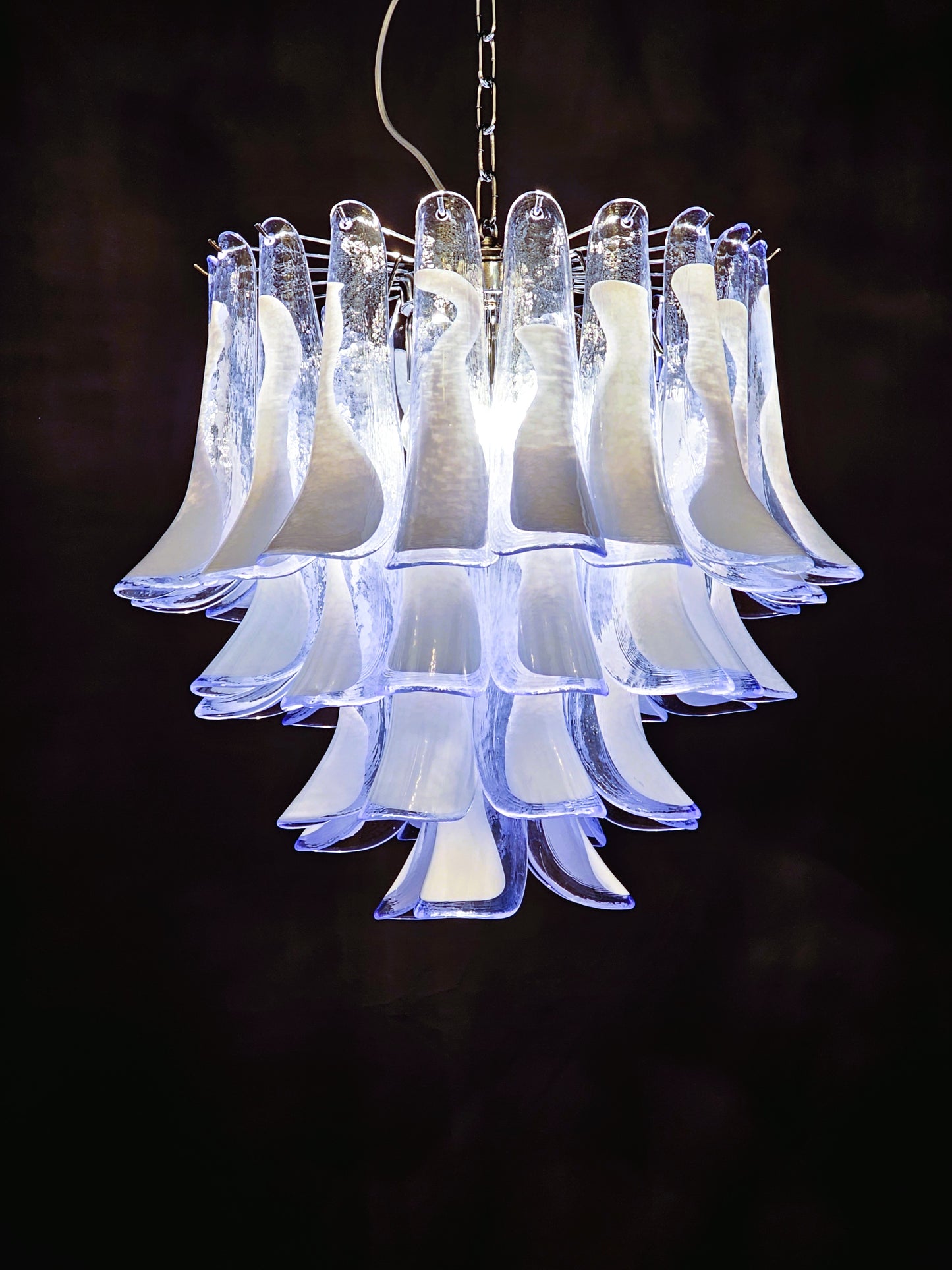 Lampadario Vintage Murano, stile Mazzega, anni'80.  Vetri di Murano petali blu chiaro con anima bianca. Designed and Made in Venice, Italy.