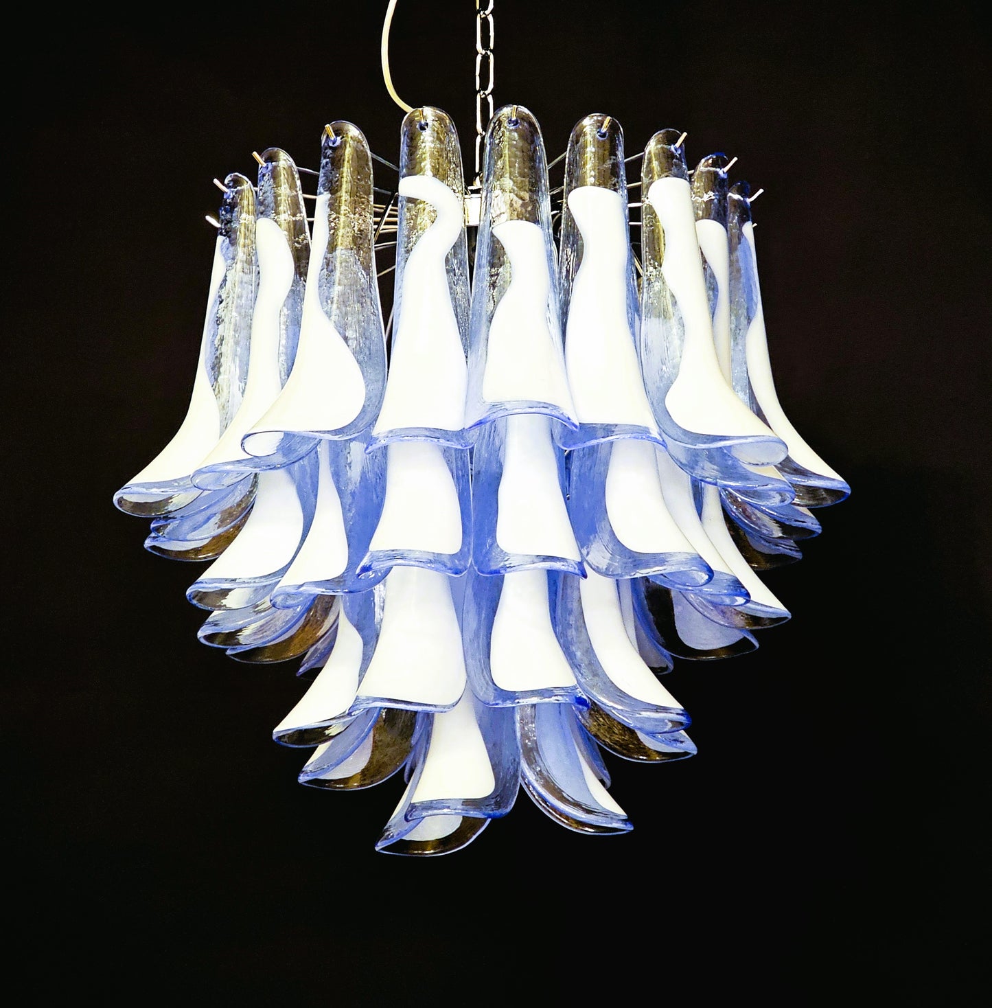 Lampadario Vintage Murano, stile Mazzega, anni'80.  Vetri di Murano petali blu chiaro con anima bianca. Designed and Made in Venice, Italy.