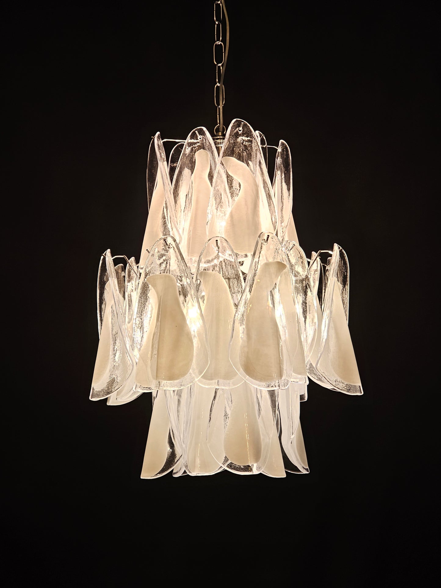 Lampadario di Murano stile Impero, artigianale, con vetri fatti a mano. Designed and made in Murano. Italy.