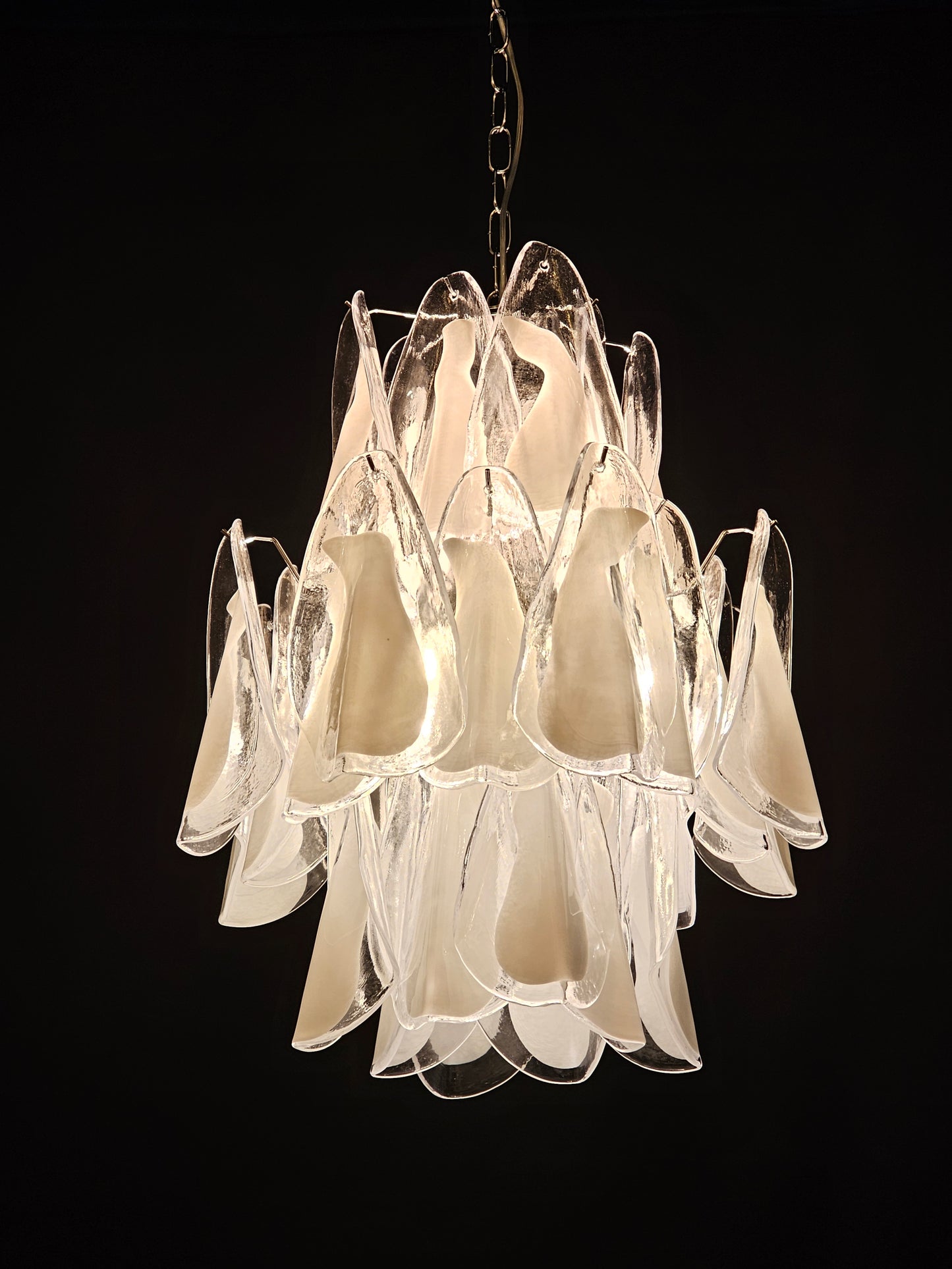 Lampadario di Murano stile Impero, artigianale, con vetri fatti a mano. Designed and made in Murano. Italy.