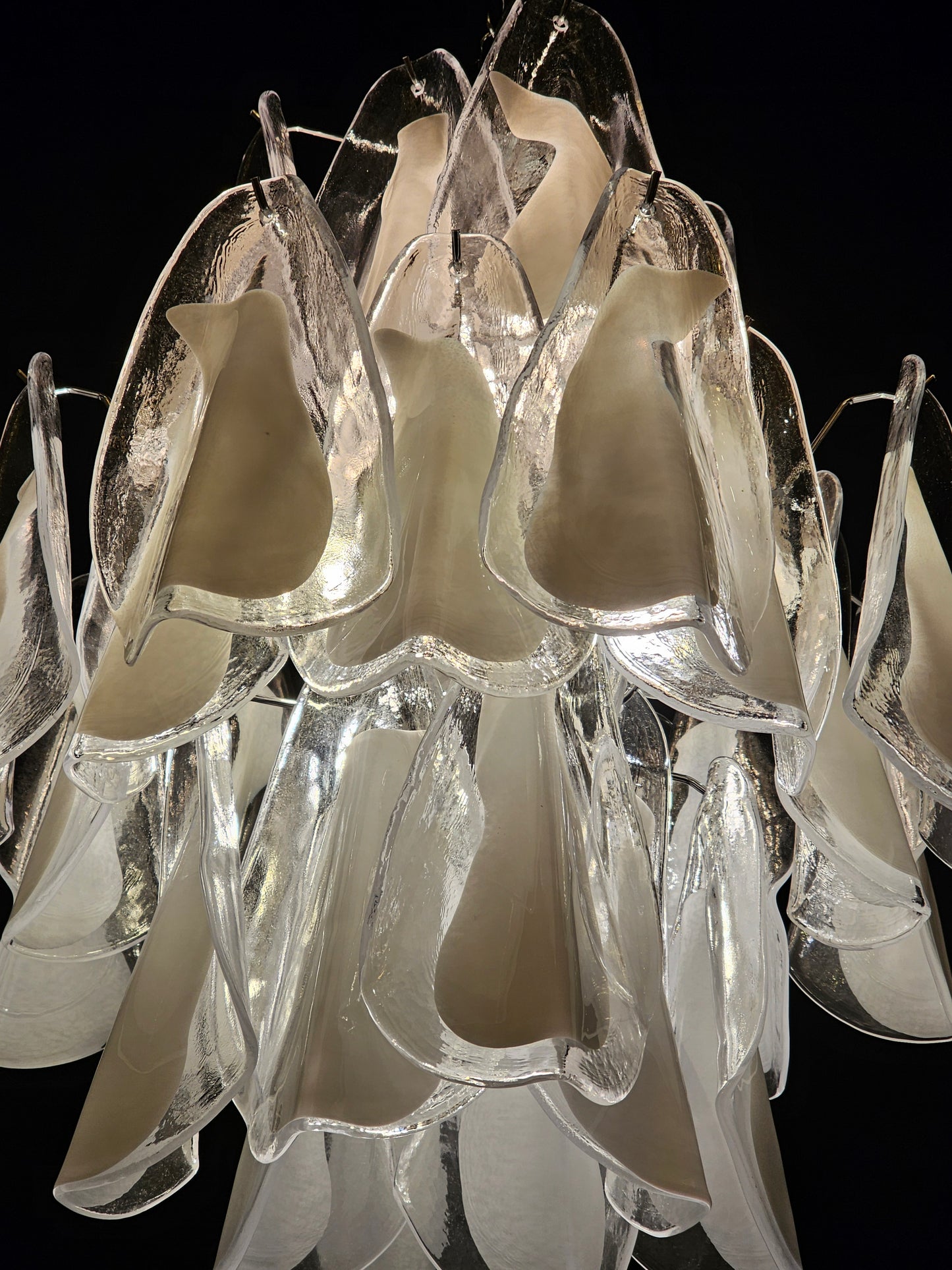 Lampadario di Murano stile Impero, artigianale, con vetri fatti a mano. Designed and made in Murano. Italy.