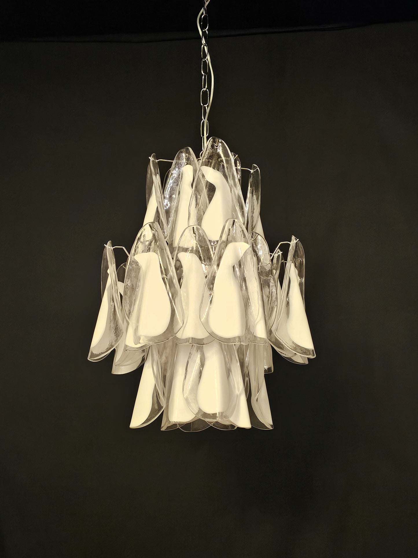 Lampadario di Murano stile Impero, artigianale, con vetri fatti a mano. Designed and made in Murano. Italy.
