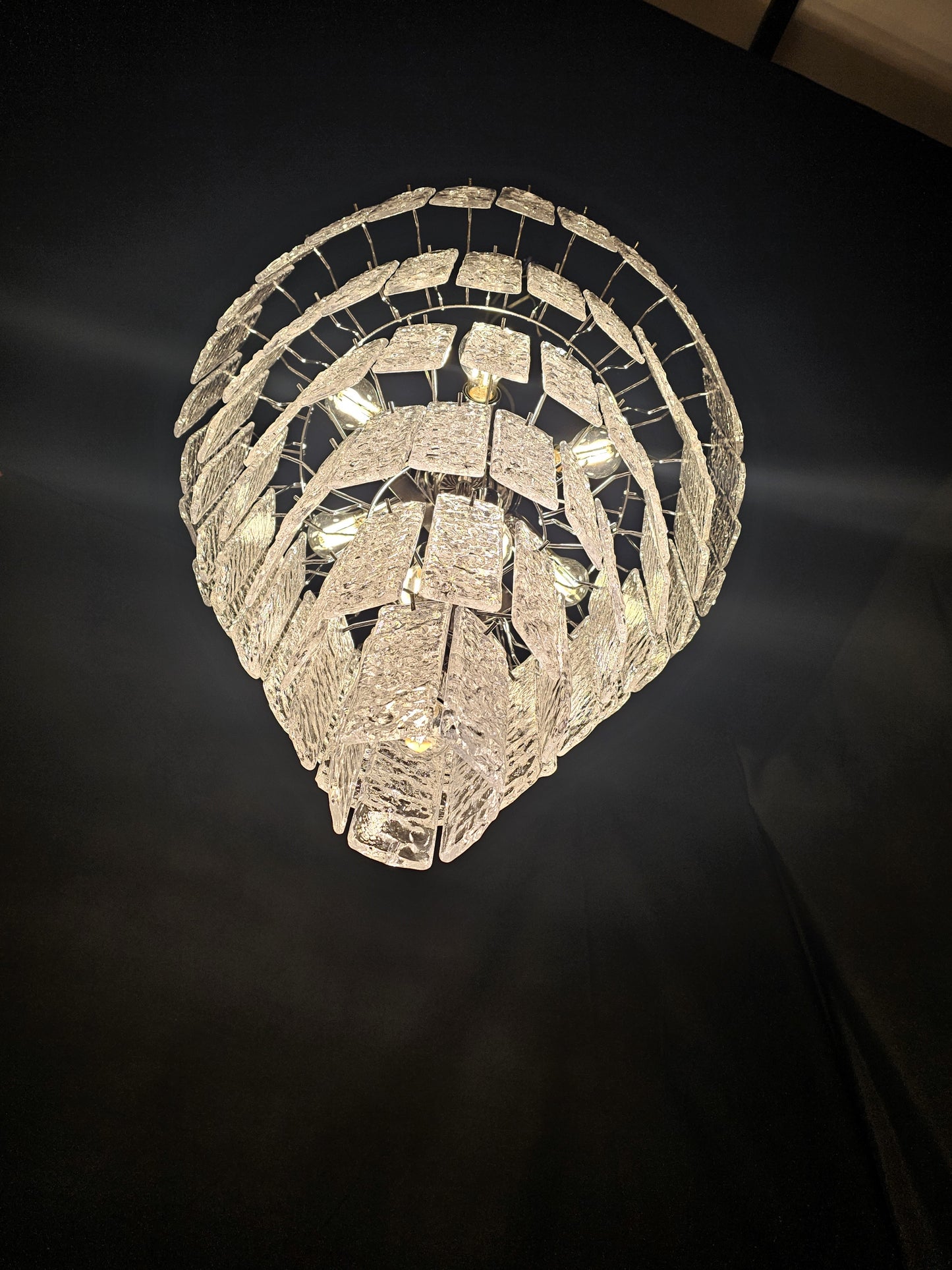 Lampadario artigianale di Murano, con Vetri listelli di Murano fatti a mano, in cristallo con trama martellata. Designed and made in Venice, Italy.