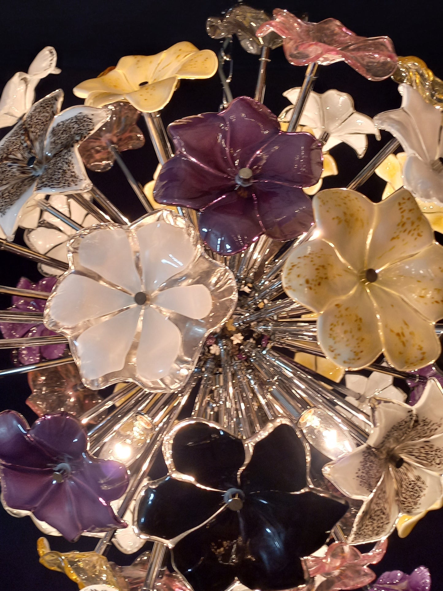Lampadario Sputnik con vetri di Murano fiori rari e multicolor fatti a mano. Made in Murano, Venice