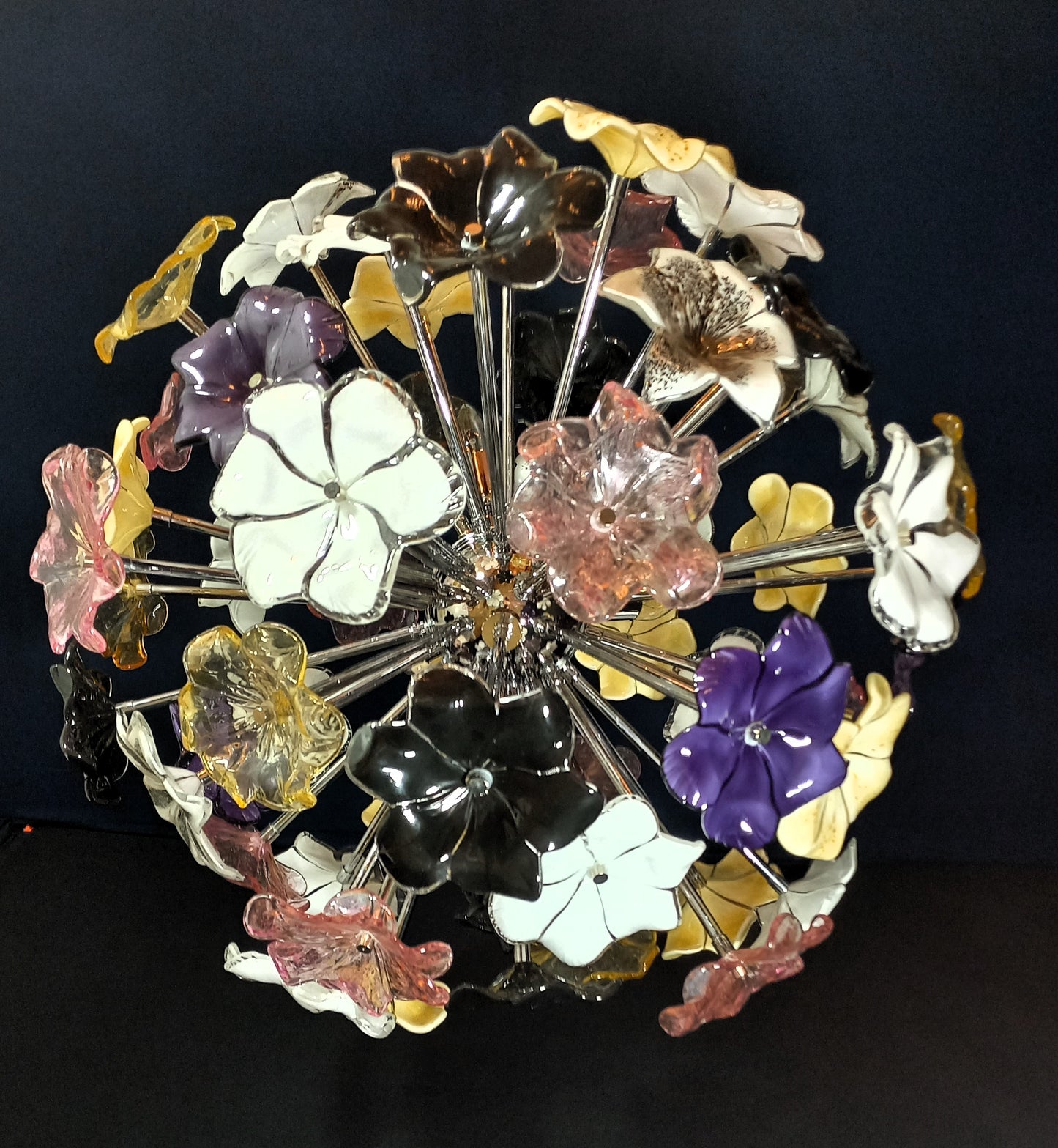Lampadario Sputnik con vetri di Murano fiori rari e multicolor fatti a mano. Made in Murano, Venice