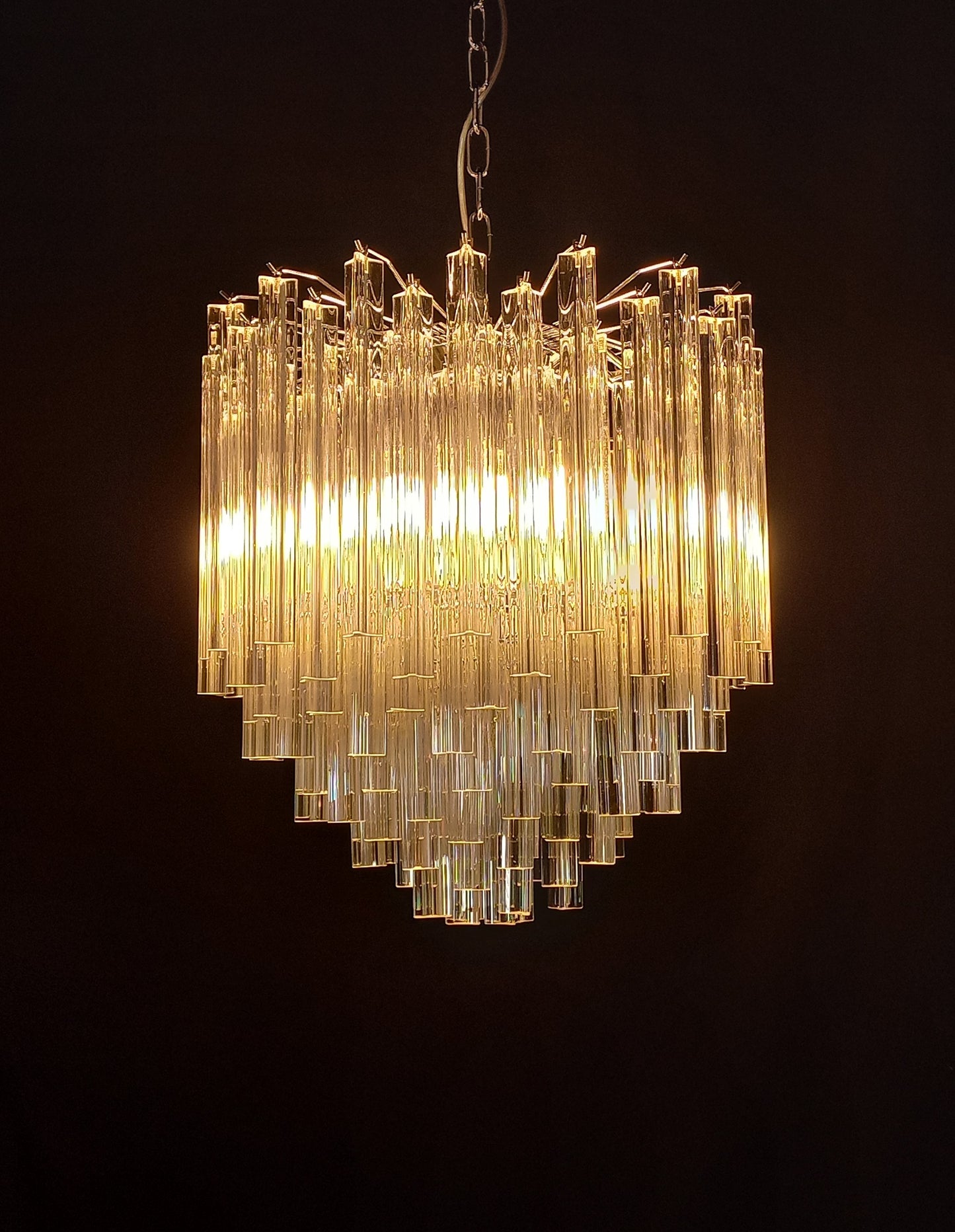 Lampadario di Murano con vetri triedri in cristallo, fatti a mano. Designed and Made in Murano, Venezia.