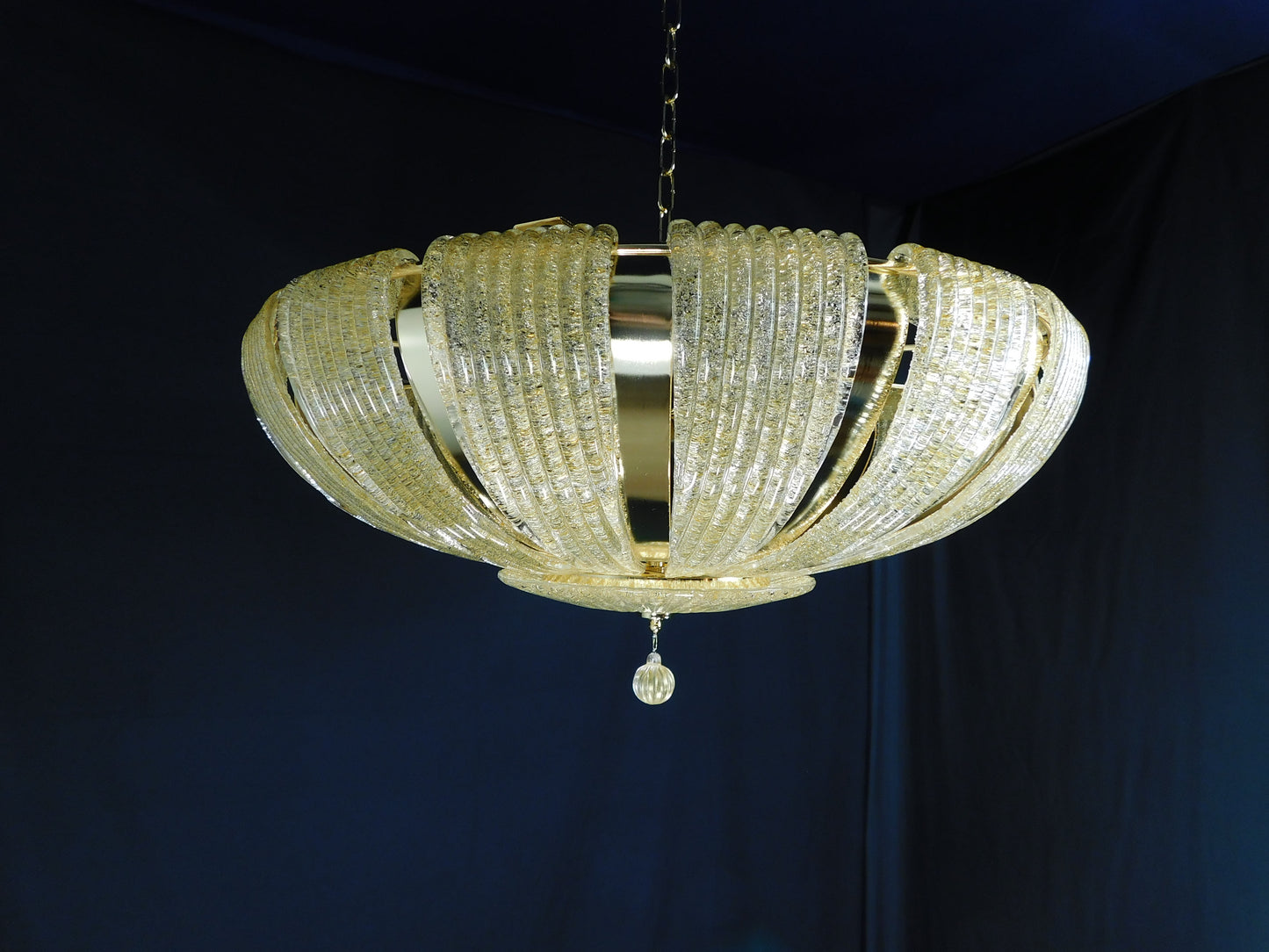 Plafoniera di Murano, stile saturno. Vetri di Murano fatti a mano in graniglia ambra. Raffinata e regale. Made in Venice,Italy