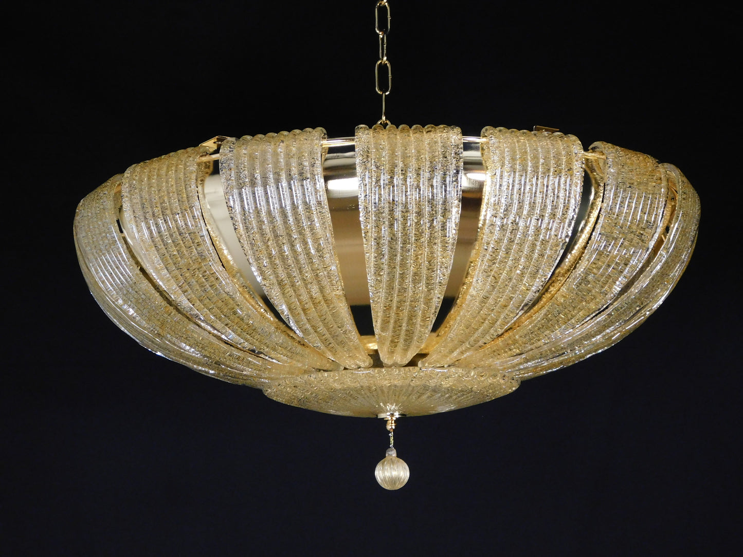 Plafoniera di Murano, stile saturno. Vetri di Murano fatti a mano in graniglia ambra. Raffinata e regale. Made in Venice,Italy