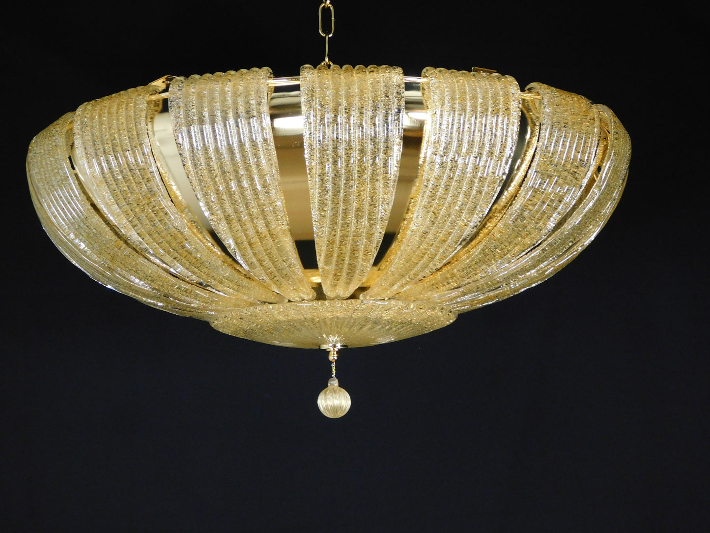Plafoniera di Murano, stile saturno. Vetri di Murano fatti a mano in graniglia ambra. Raffinata e regale. Made in Venice,Italy