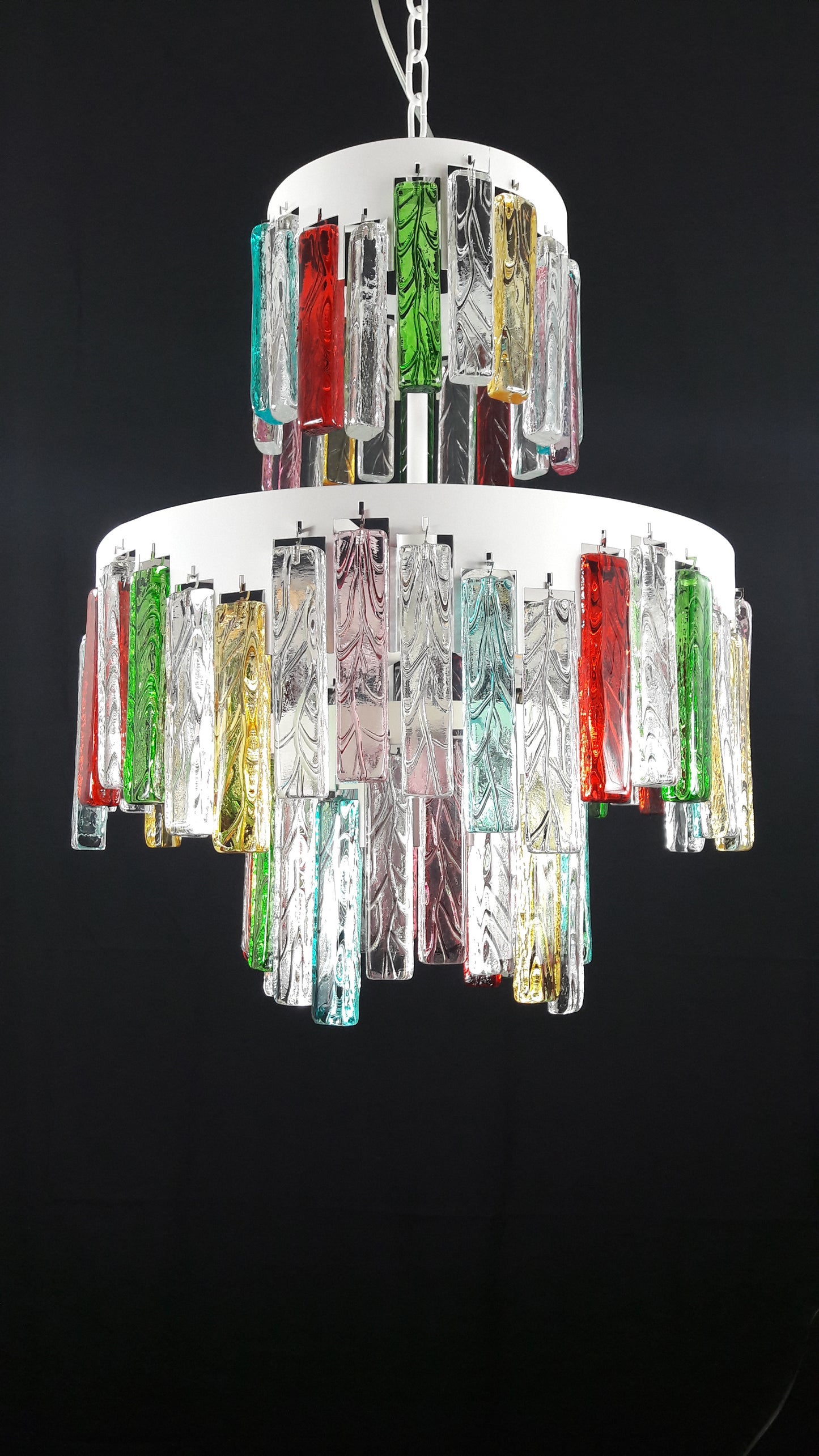 Lampadario Murano con Vetri di Murano fatti a mano e multicolore. Ispirato alla famosa maschera veneziana carnevalesca di arlecchino. Made in Venice,Italy