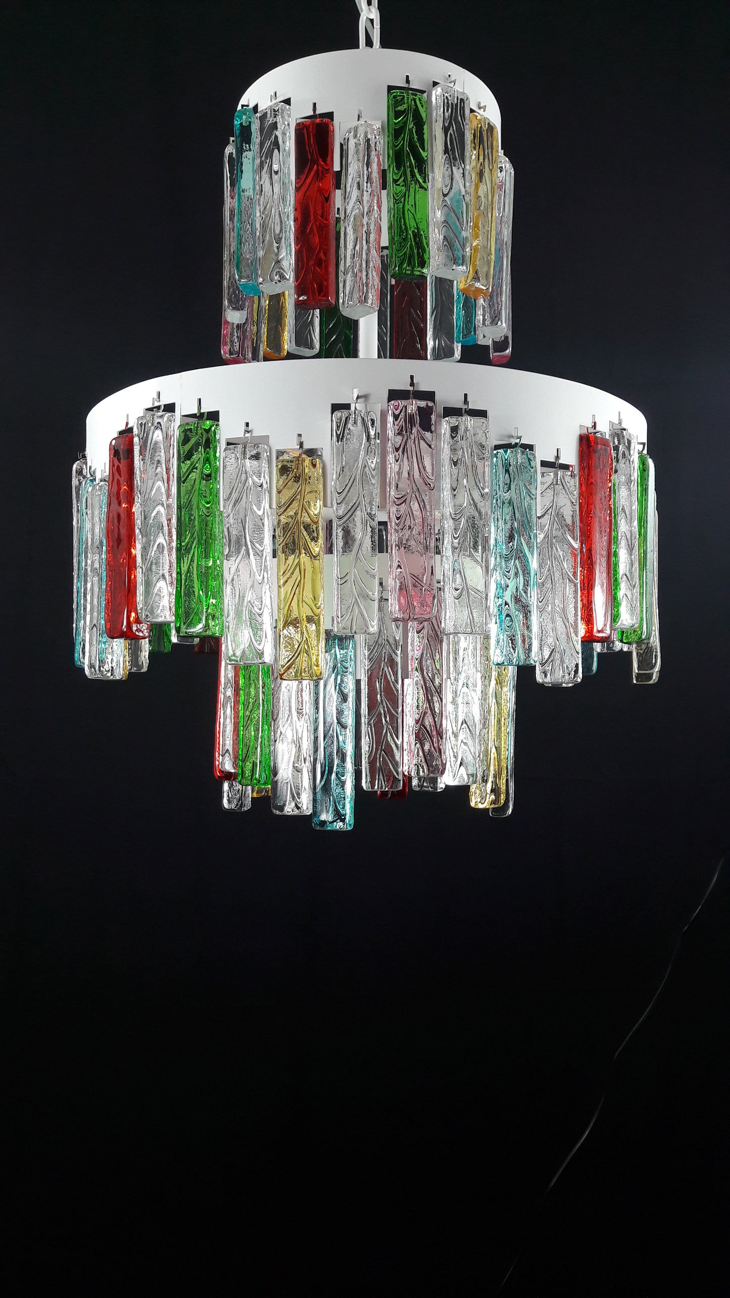 Lampadario Murano con Vetri di Murano fatti a mano e multicolore. Ispirato alla famosa maschera veneziana carnevalesca di arlecchino. Made in Venice,Italy