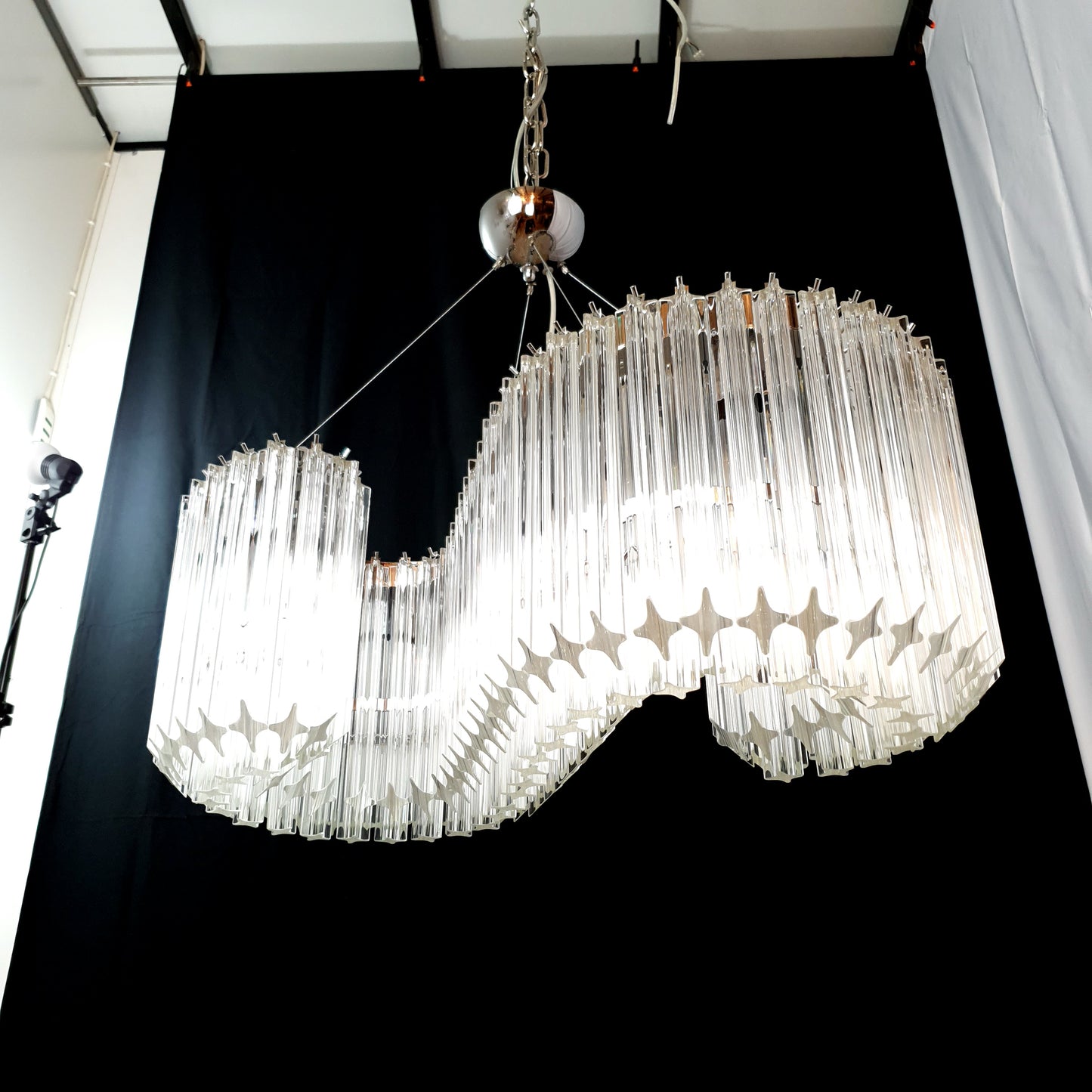 Lampadario Murano Vintage,stile Venini, anni'70.Meraviglioso con la sua forma a lettera "S" con vetri prismi di Murano. Made in Venice Italy