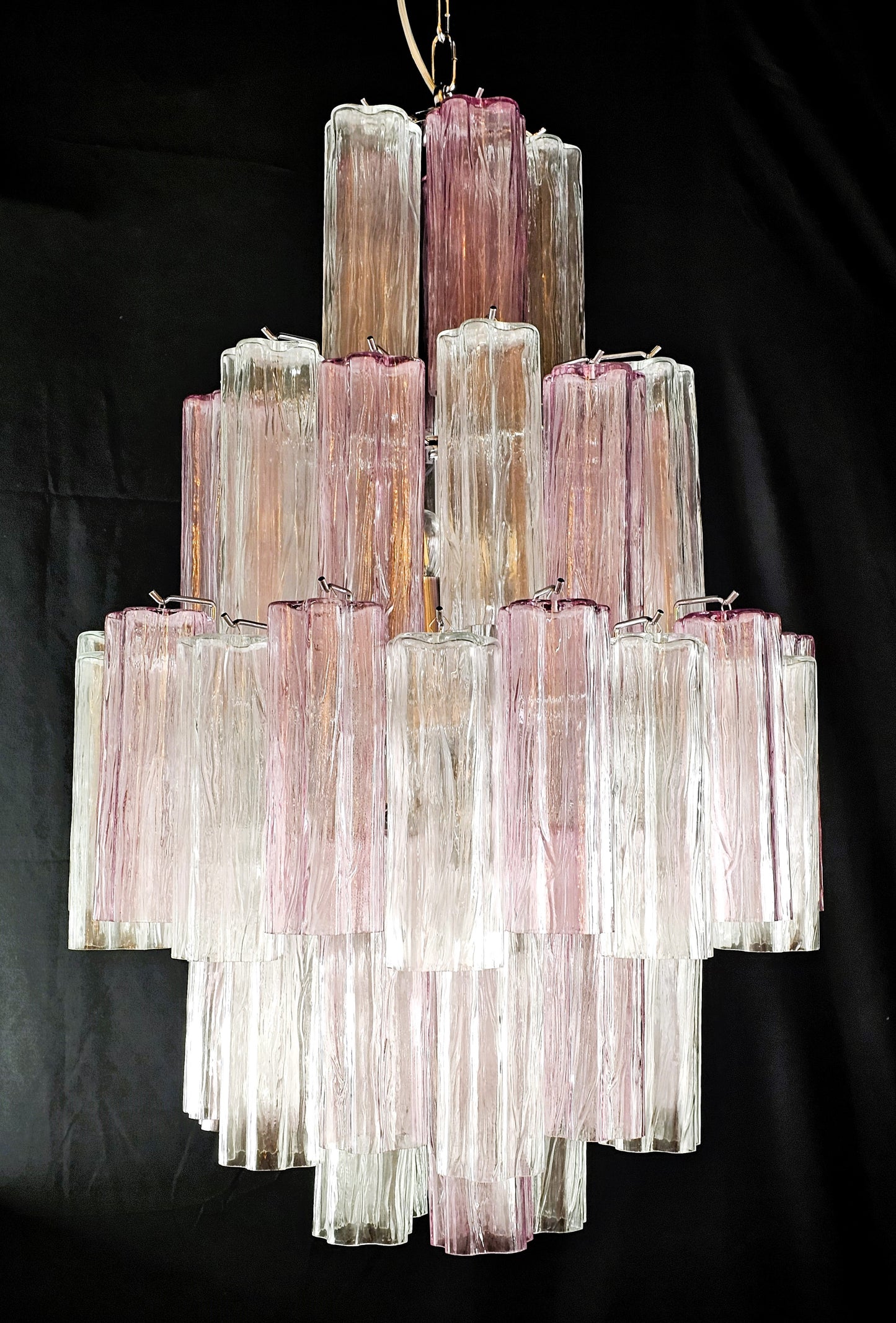 Lampadario artigianale di Murano con Vetri tronchi fatti a mano, ametista e cristallo. Designed and Made in Venice,Italy