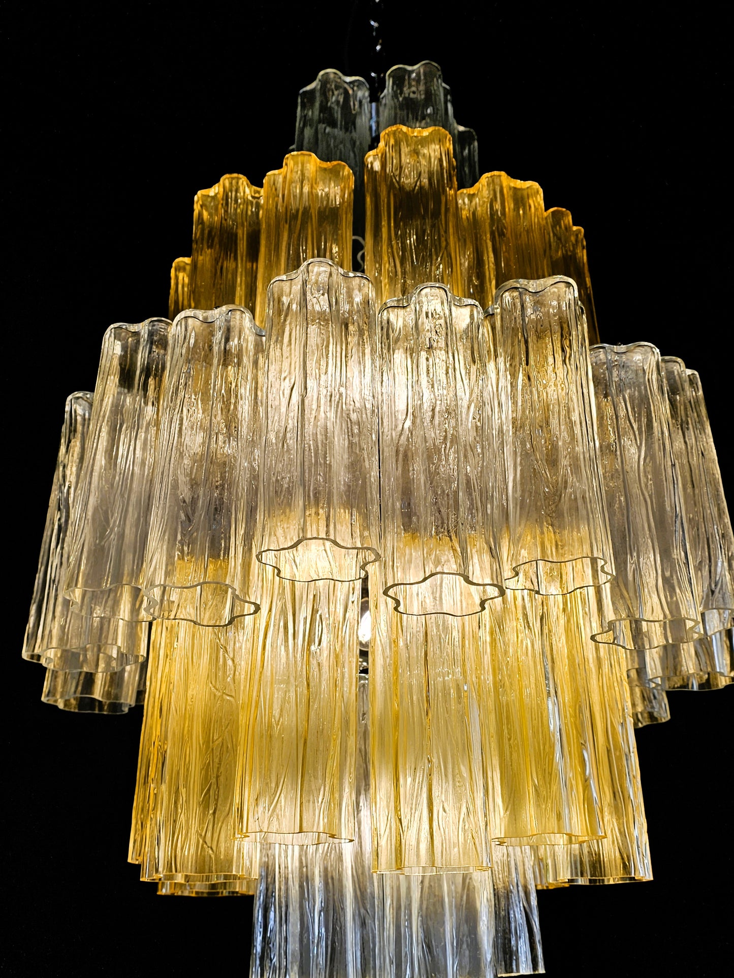 Lampadario di Murano a Vetri tronchi fatti a mano, ambra e cristallo. Designed and Made in Venice,Italy