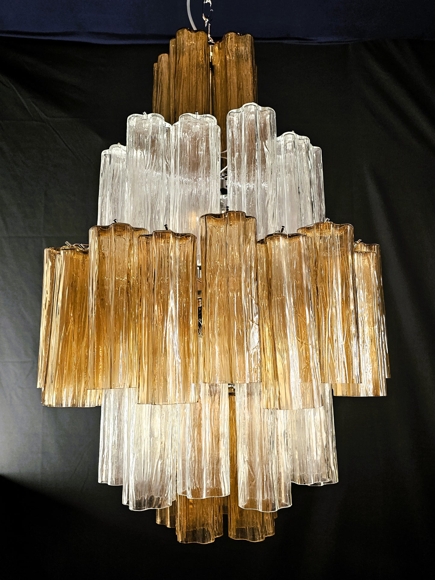 Lampadario di Murano con Vetri tronchi fatti a mano fumè e cristallo. Designed and Made in Venice,Italy