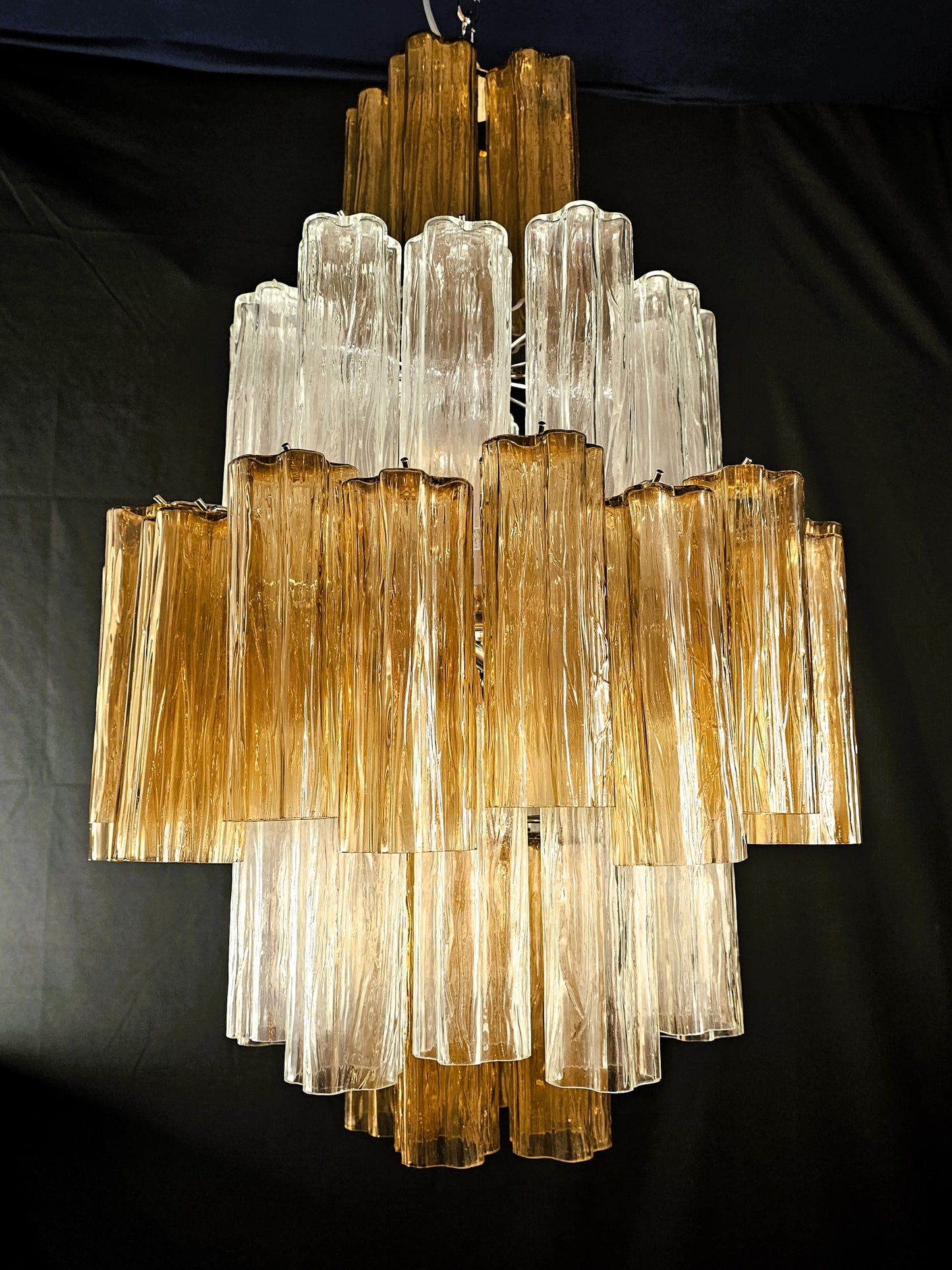 Lampadario di Murano con Vetri tronchi fatti a mano fumè e cristallo. Designed and Made in Venice,Italy