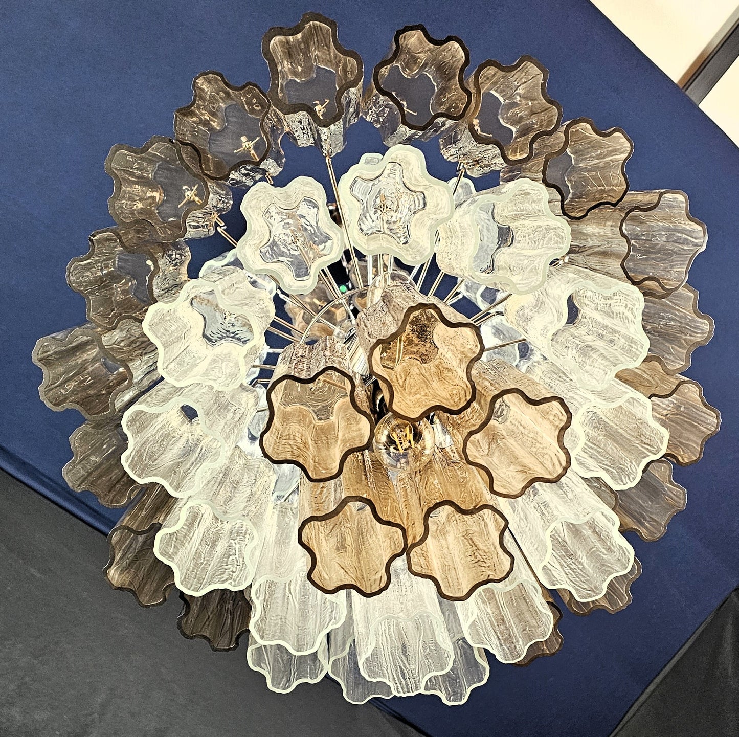 Lampadario di Murano con Vetri tronchi fatti a mano fumè e cristallo. Designed and Made in Venice,Italy