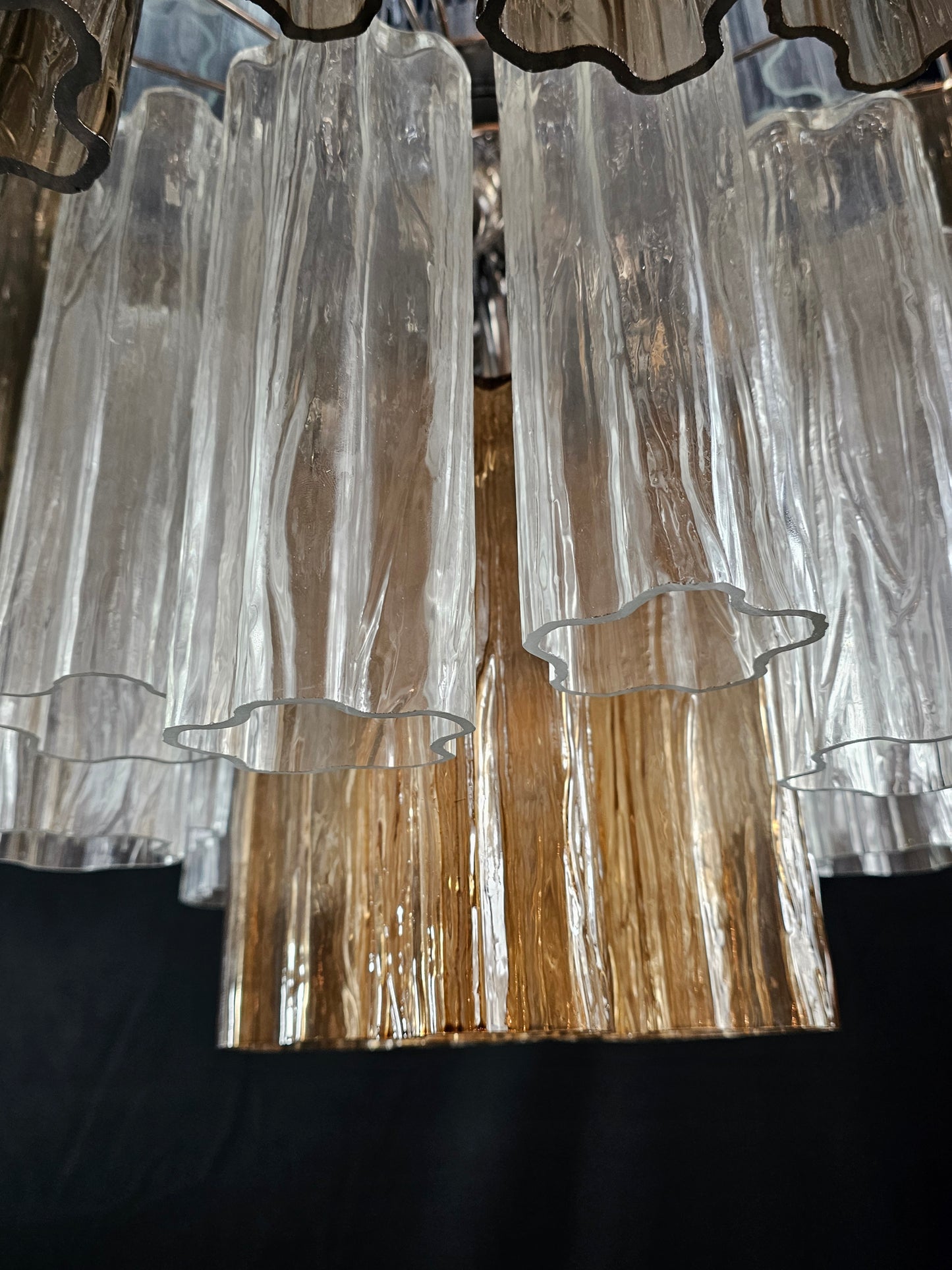 Lampadario di Murano con Vetri tronchi fatti a mano fumè e cristallo. Designed and Made in Venice,Italy