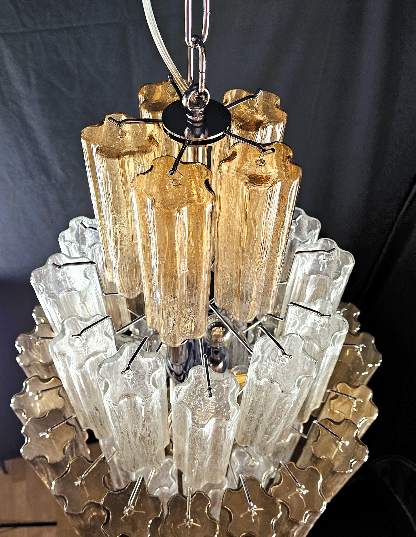 Lampadario di Murano con Vetri tronchi fatti a mano fumè e cristallo. Designed and Made in Venice,Italy